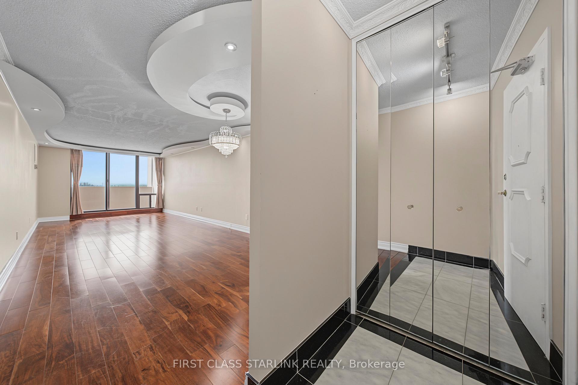 Photo 5 of 10 Tangreen Court, North York, Newtonbrook West — HOMEH