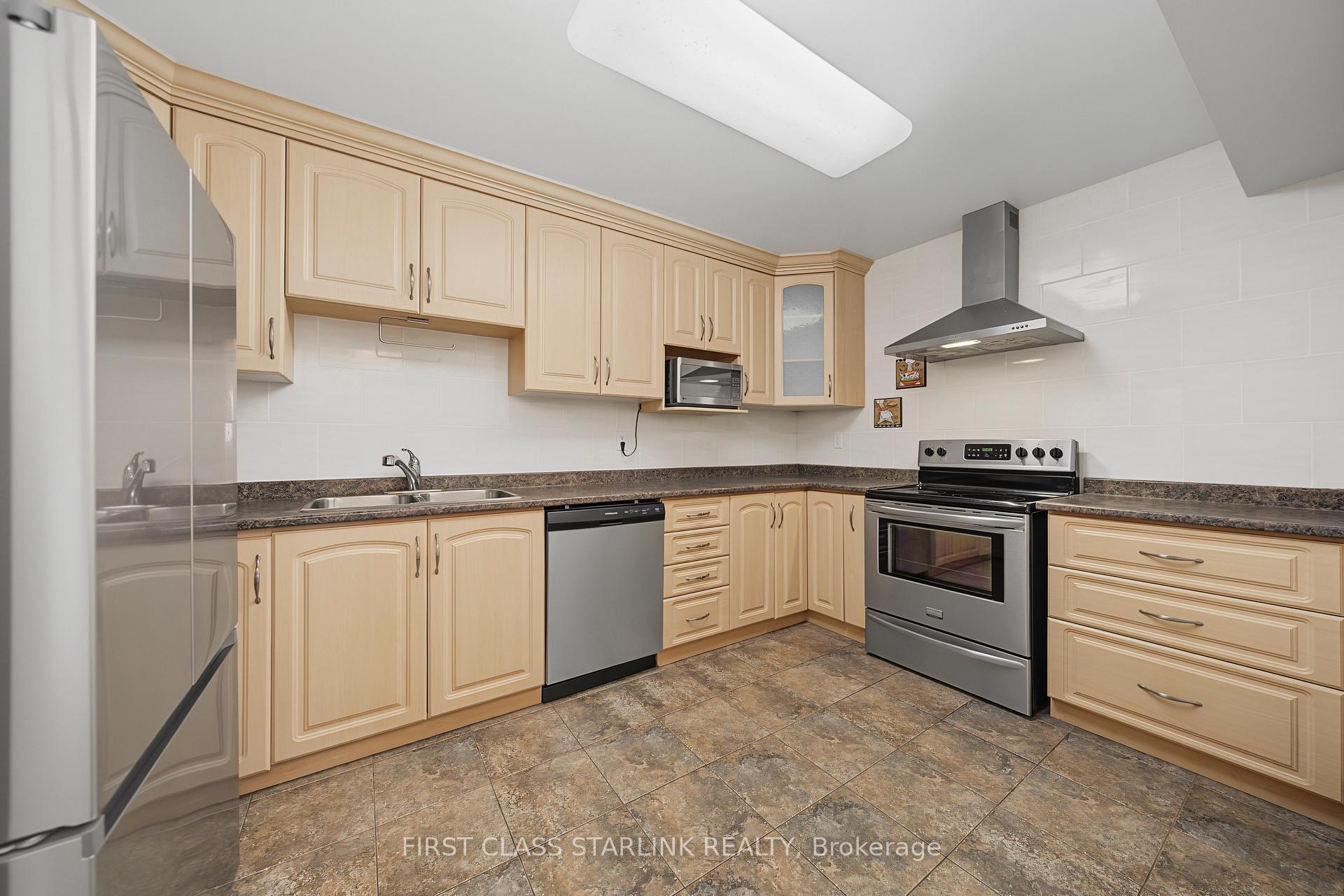 Photo 6 of 10 Tangreen Court, North York, Newtonbrook West — HOMEH