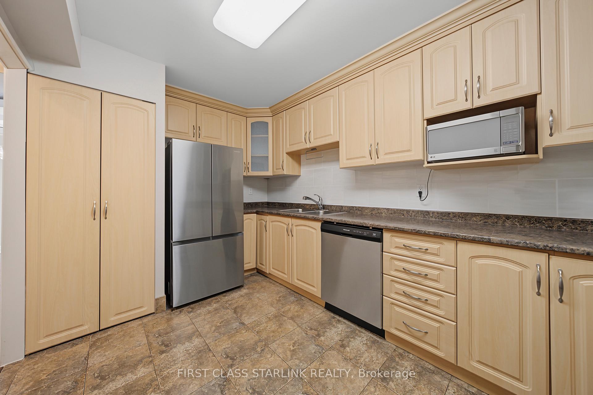 Photo 7 of 10 Tangreen Court, North York, Newtonbrook West — HOMEH