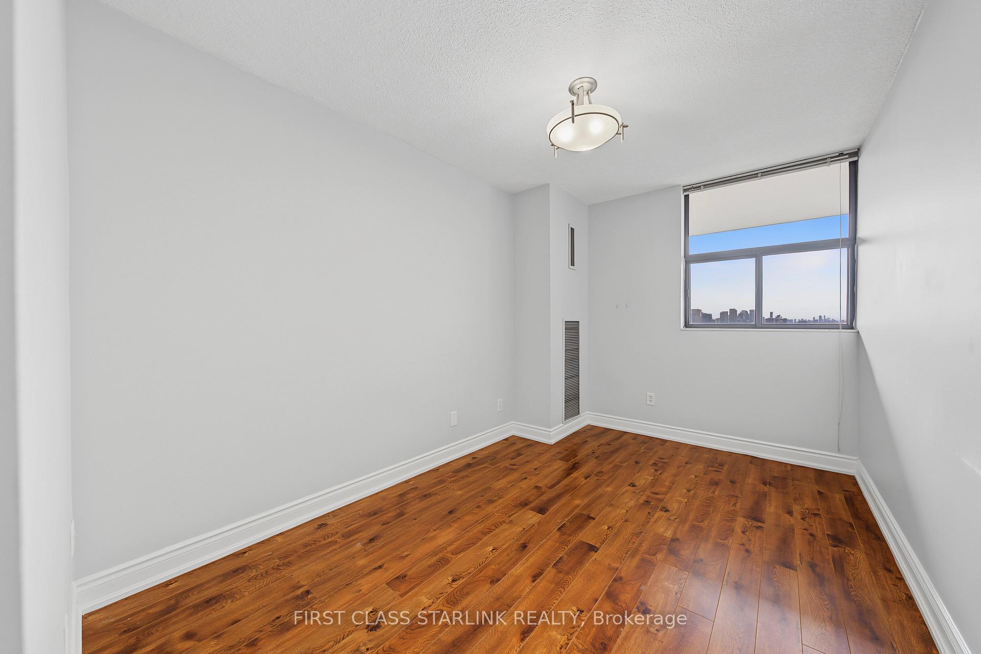 Photo 13 of 10 Tangreen Court, North York, Newtonbrook West — HOMEH