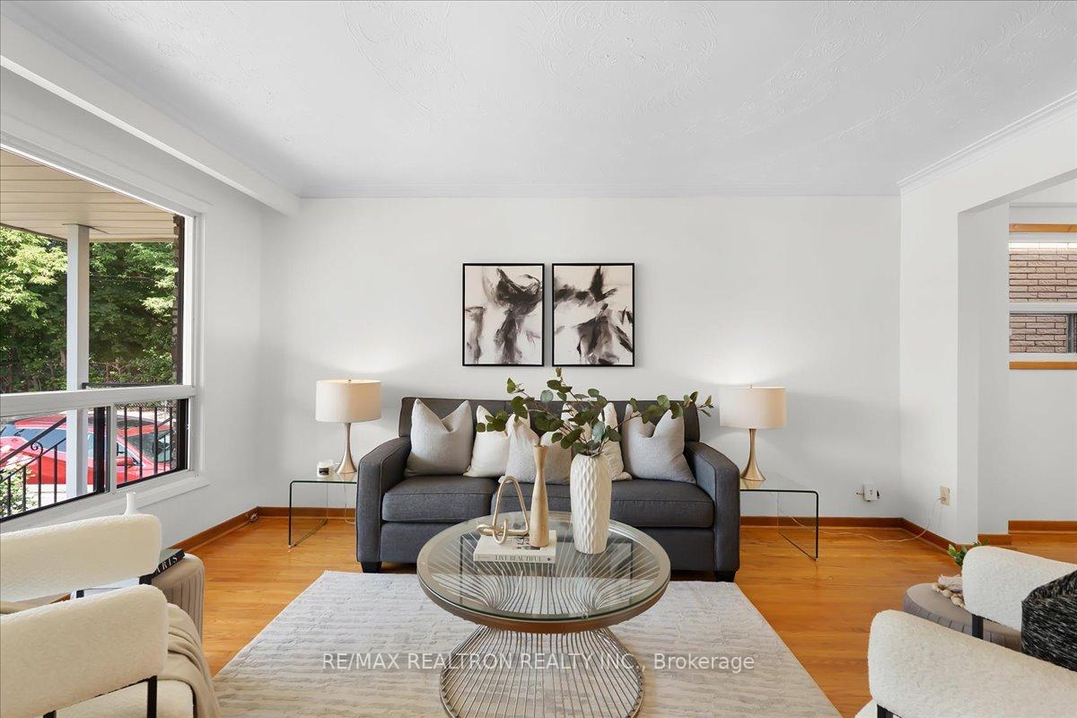 Photo 3 of 283 Hiawatha Road, Toronto, Greenwood-Coxwell — HOMEH