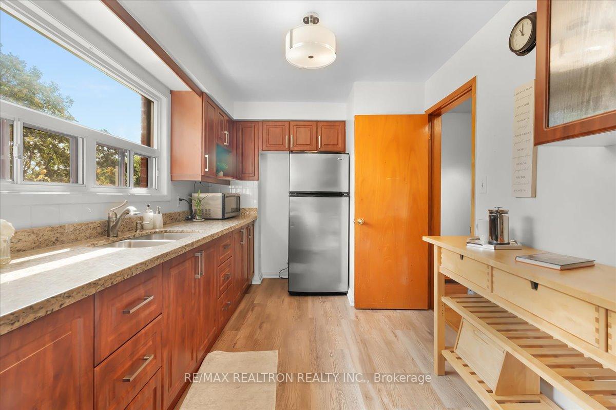 Photo 10 of 283 Hiawatha Road, Toronto, Greenwood-Coxwell — HOMEH