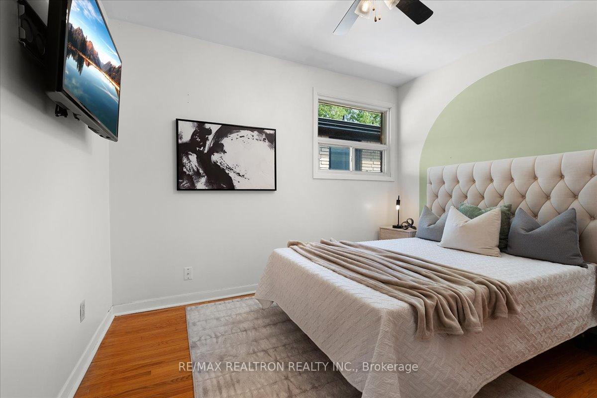 Photo 17 of 283 Hiawatha Road, Toronto, Greenwood-Coxwell — HOMEH