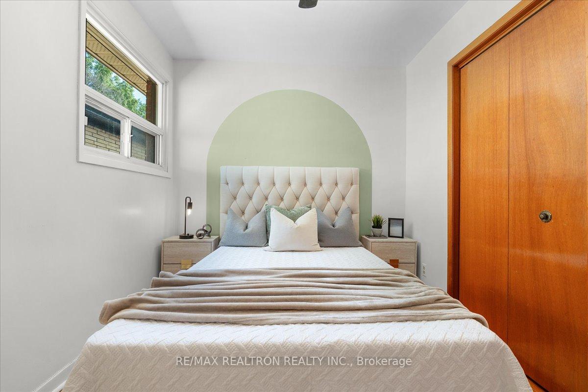 Photo 18 of 283 Hiawatha Road, Toronto, Greenwood-Coxwell — HOMEH
