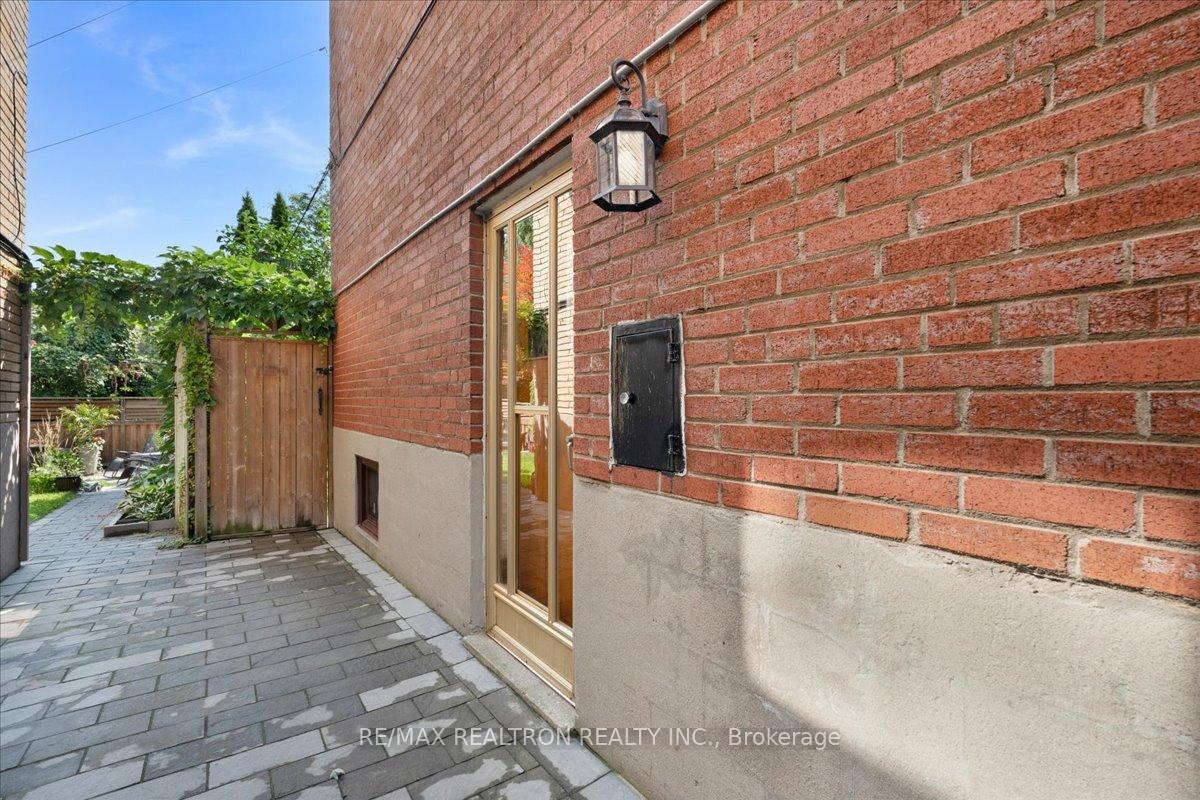 Photo 33 of 283 Hiawatha Road, Toronto, Greenwood-Coxwell — HOMEH