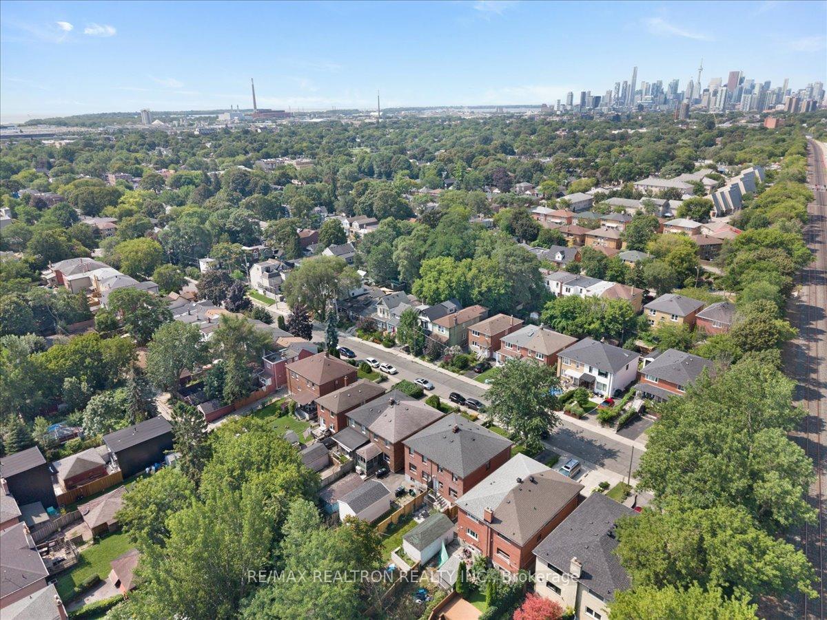 Photo 37 of 283 Hiawatha Road, Toronto, Greenwood-Coxwell — HOMEH