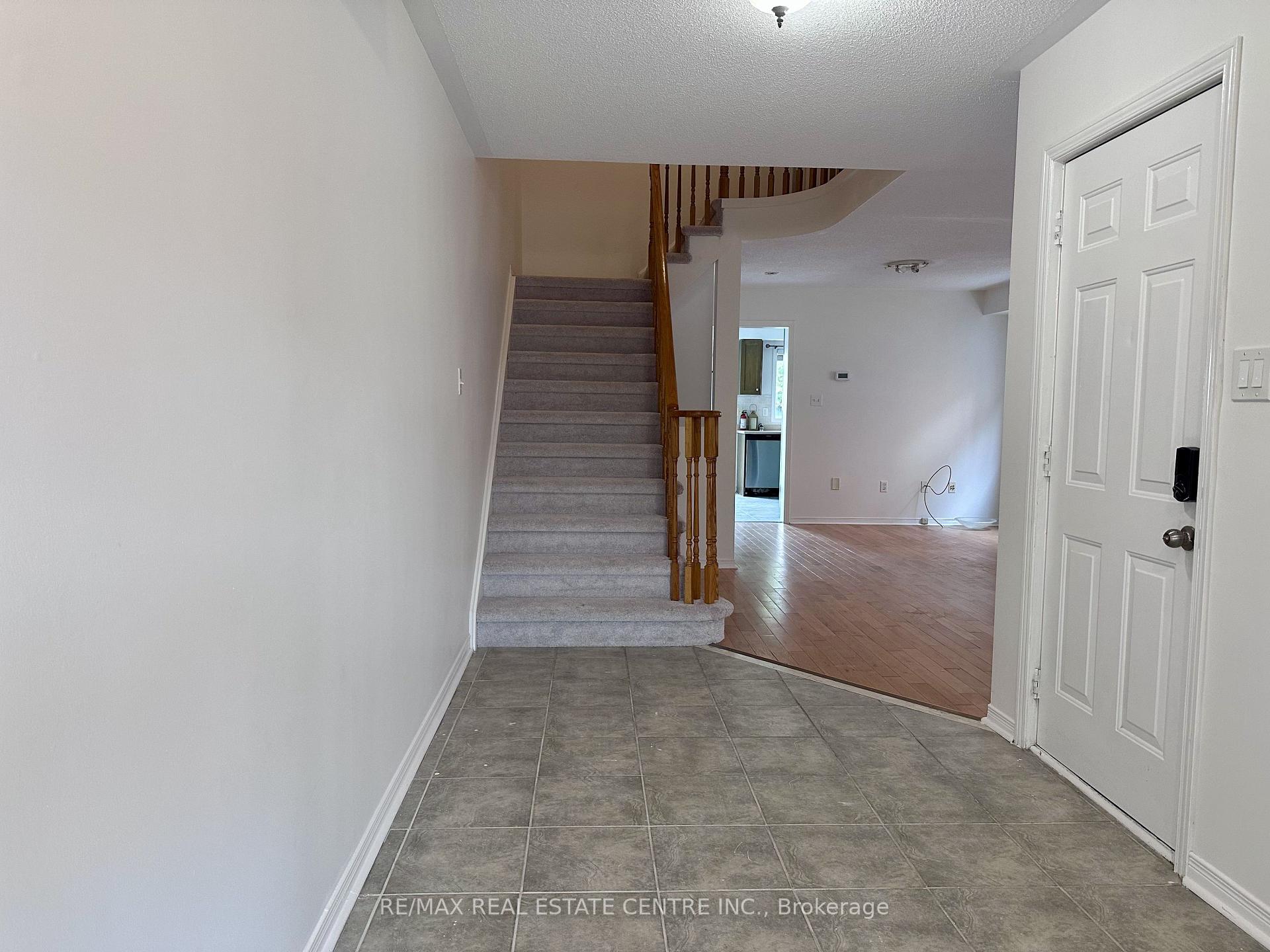 Photo 2 of 5673 Flora Drive, Burlington, Appleby — HOMEH