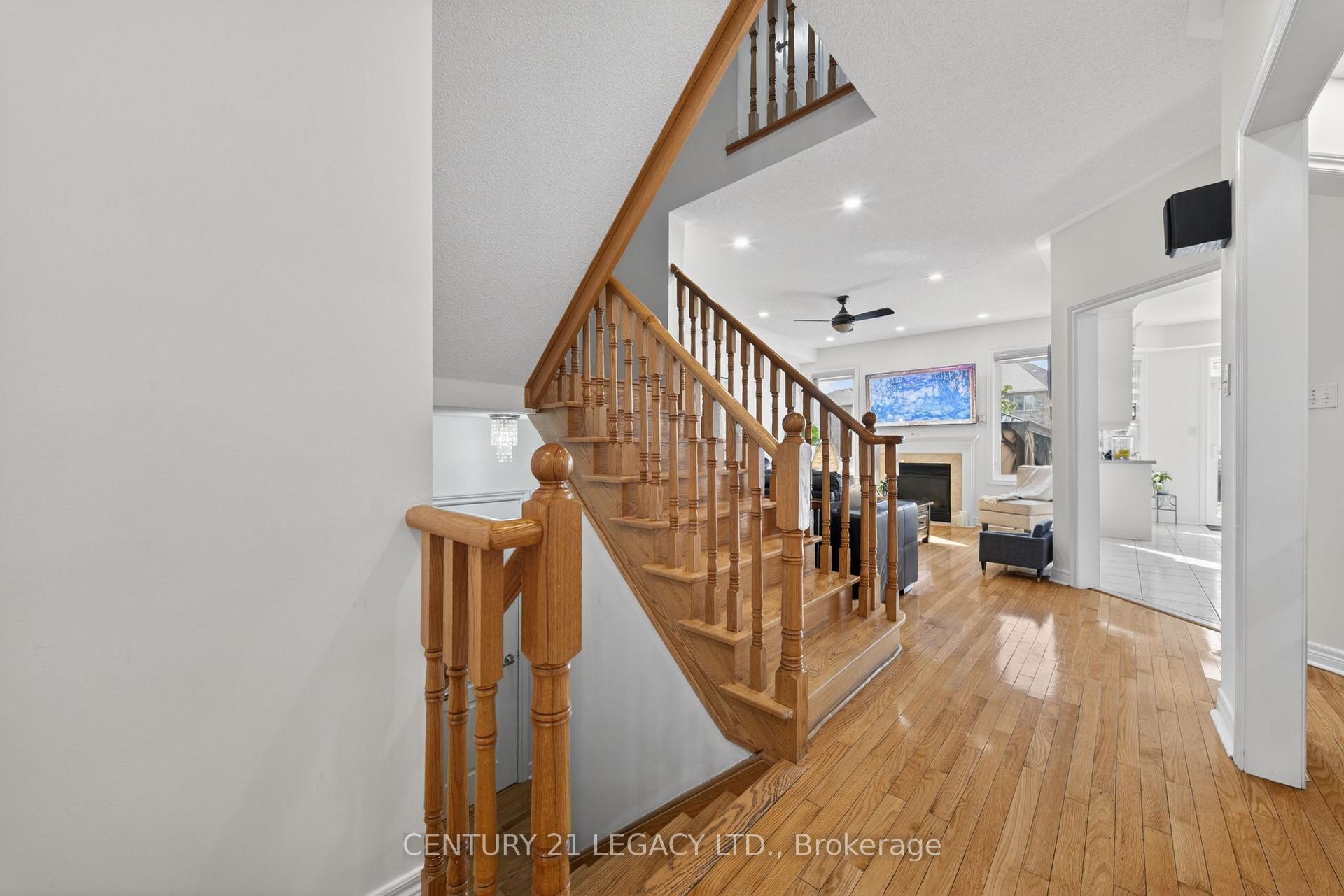 Photo 9 of 12 Aria Lane, Brampton, Bramalea North Industrial — HOMEH