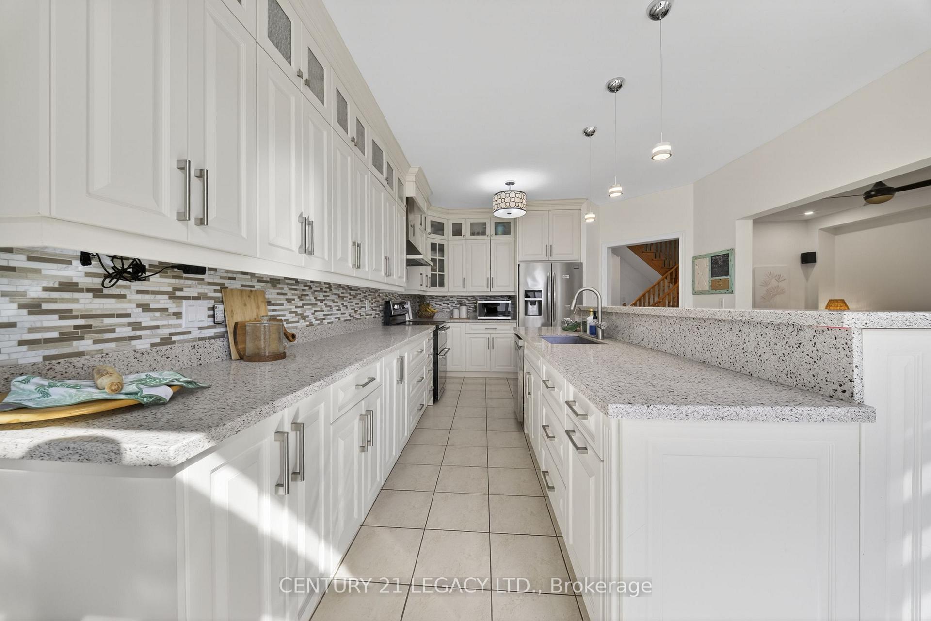 Photo 13 of 12 Aria Lane, Brampton, Bramalea North Industrial — HOMEH