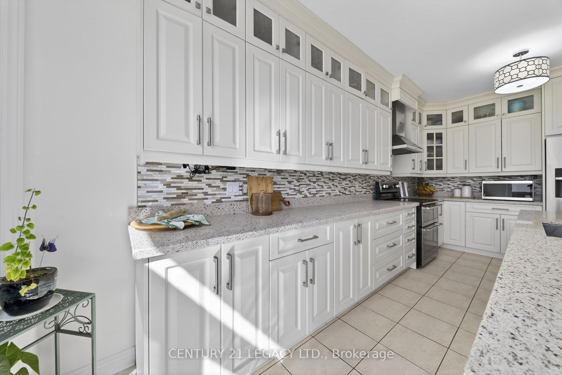 Photo 14 of 12 Aria Lane, Brampton, Bramalea North Industrial — HOMEH