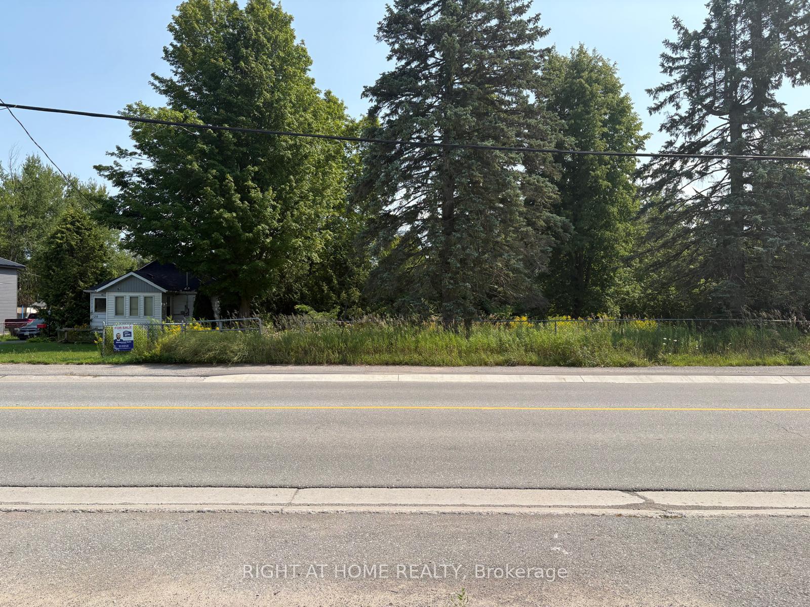 Photo of 122 King Street W