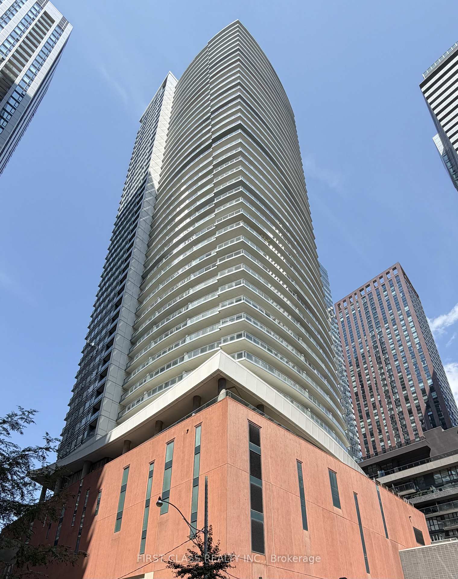 Front of Unit 4201, 21 Widmer Street