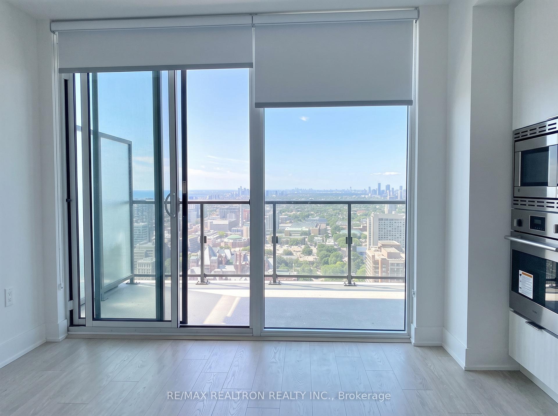 Front of Unit 3904, 955 Bay Street