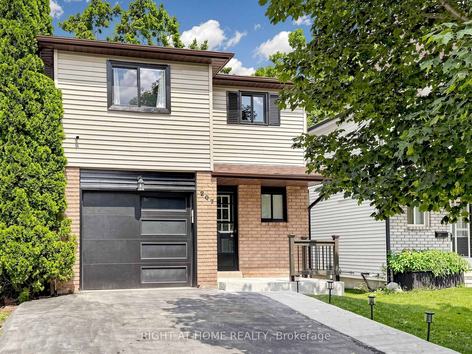 Photo 1 of 207 Hickling Trail, Barrie, Grove East — HOMEH