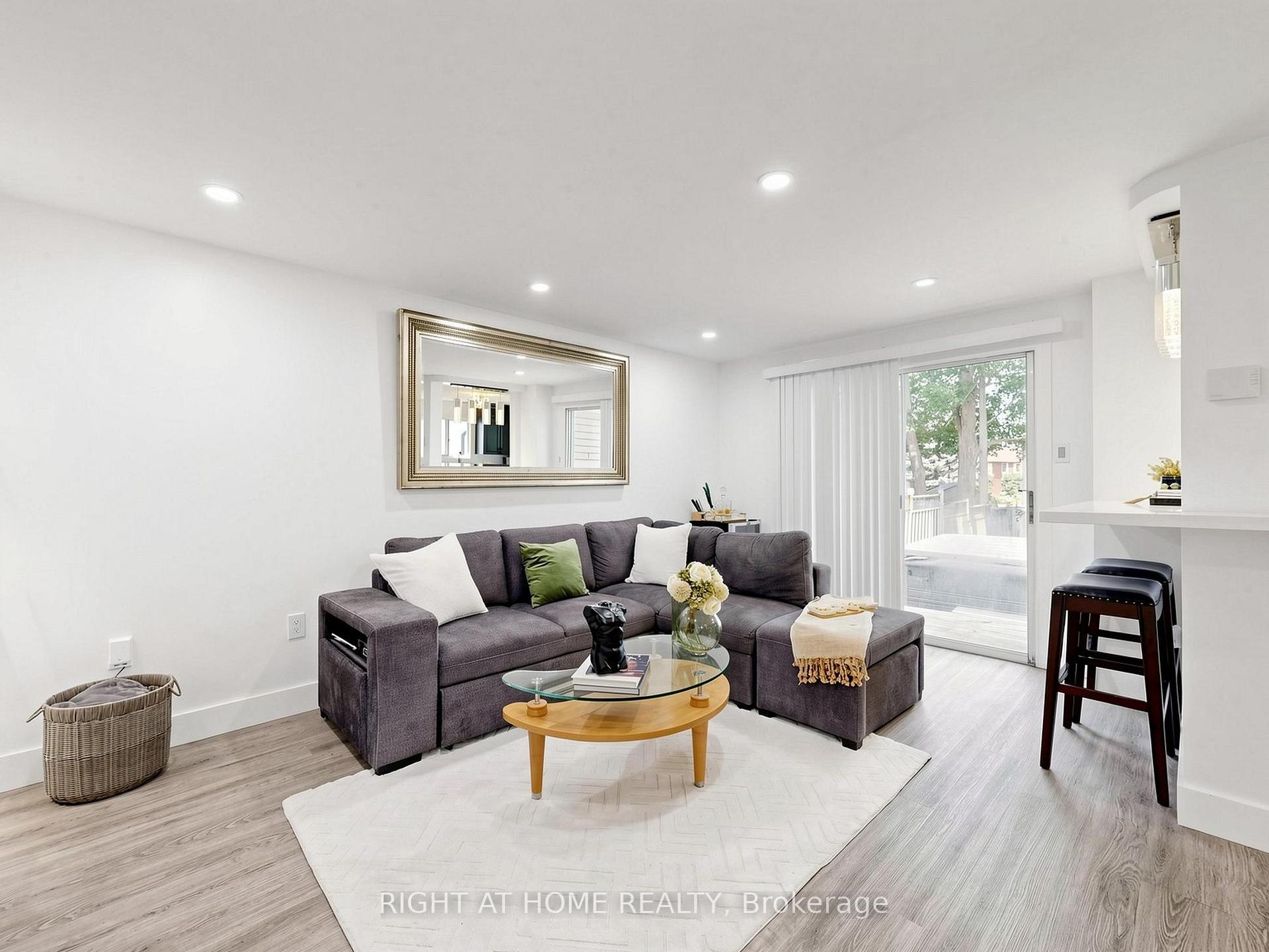 Photo 2 of 207 Hickling Trail, Barrie, Grove East — HOMEH