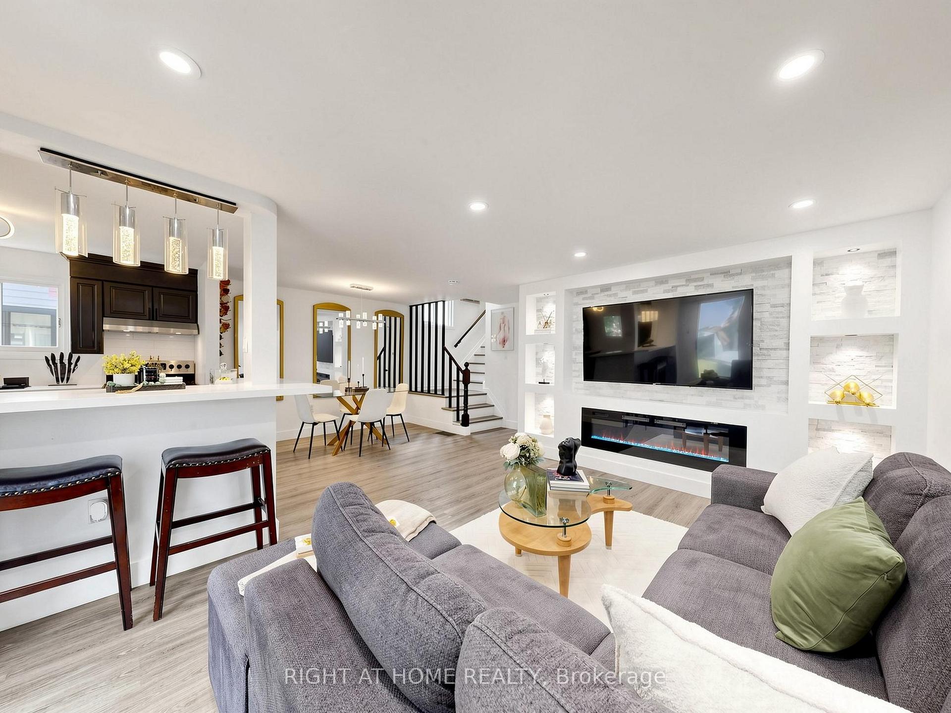 Photo 9 of 207 Hickling Trail, Barrie, Grove East — HOMEH