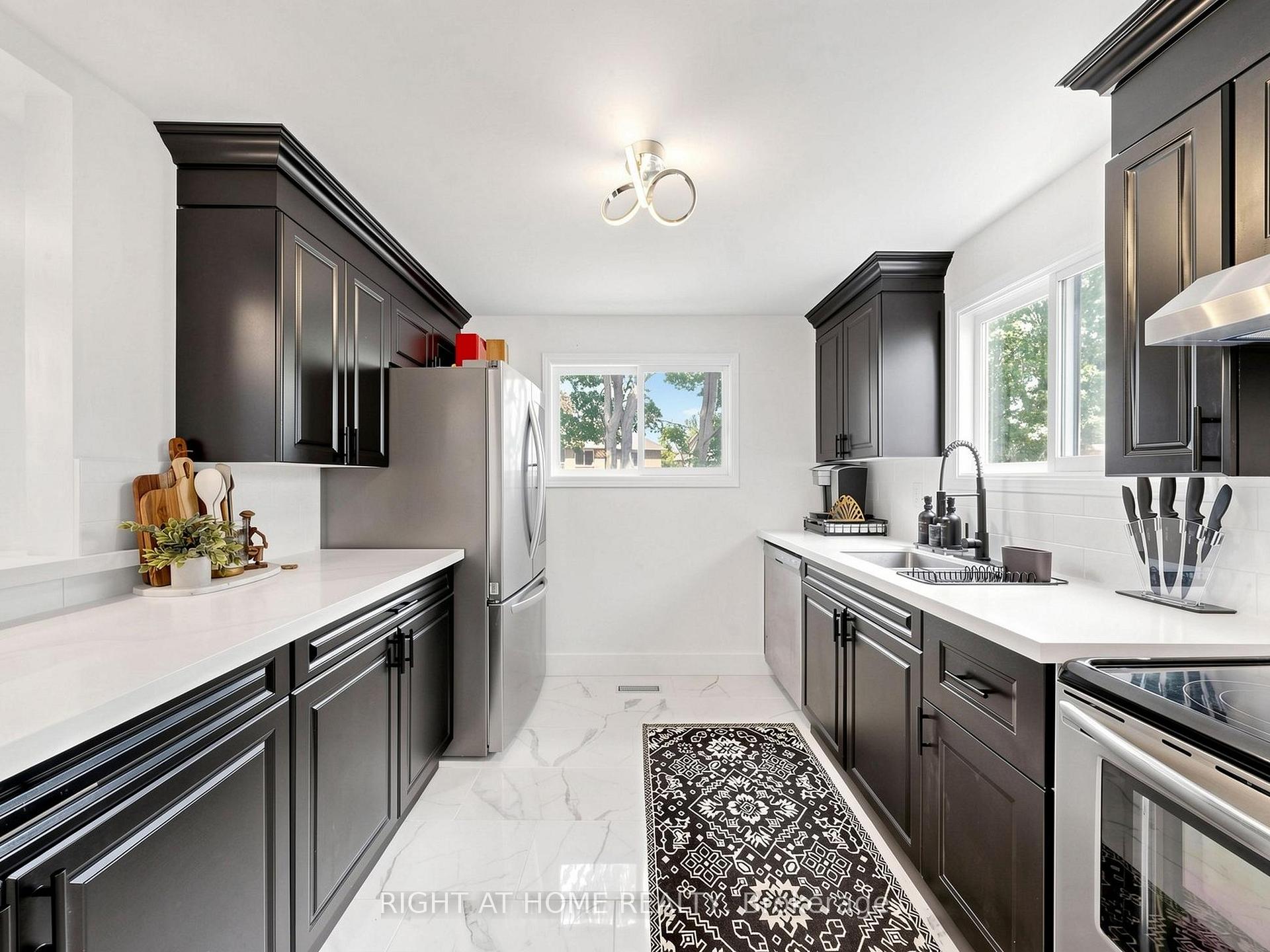 Photo 15 of 207 Hickling Trail, Barrie, Grove East — HOMEH