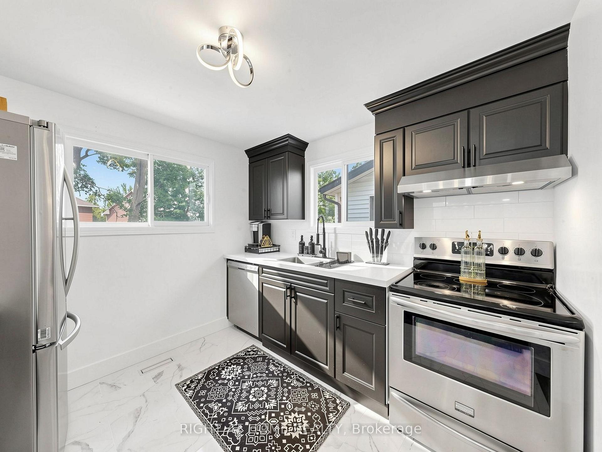 Photo 17 of 207 Hickling Trail, Barrie, Grove East — HOMEH