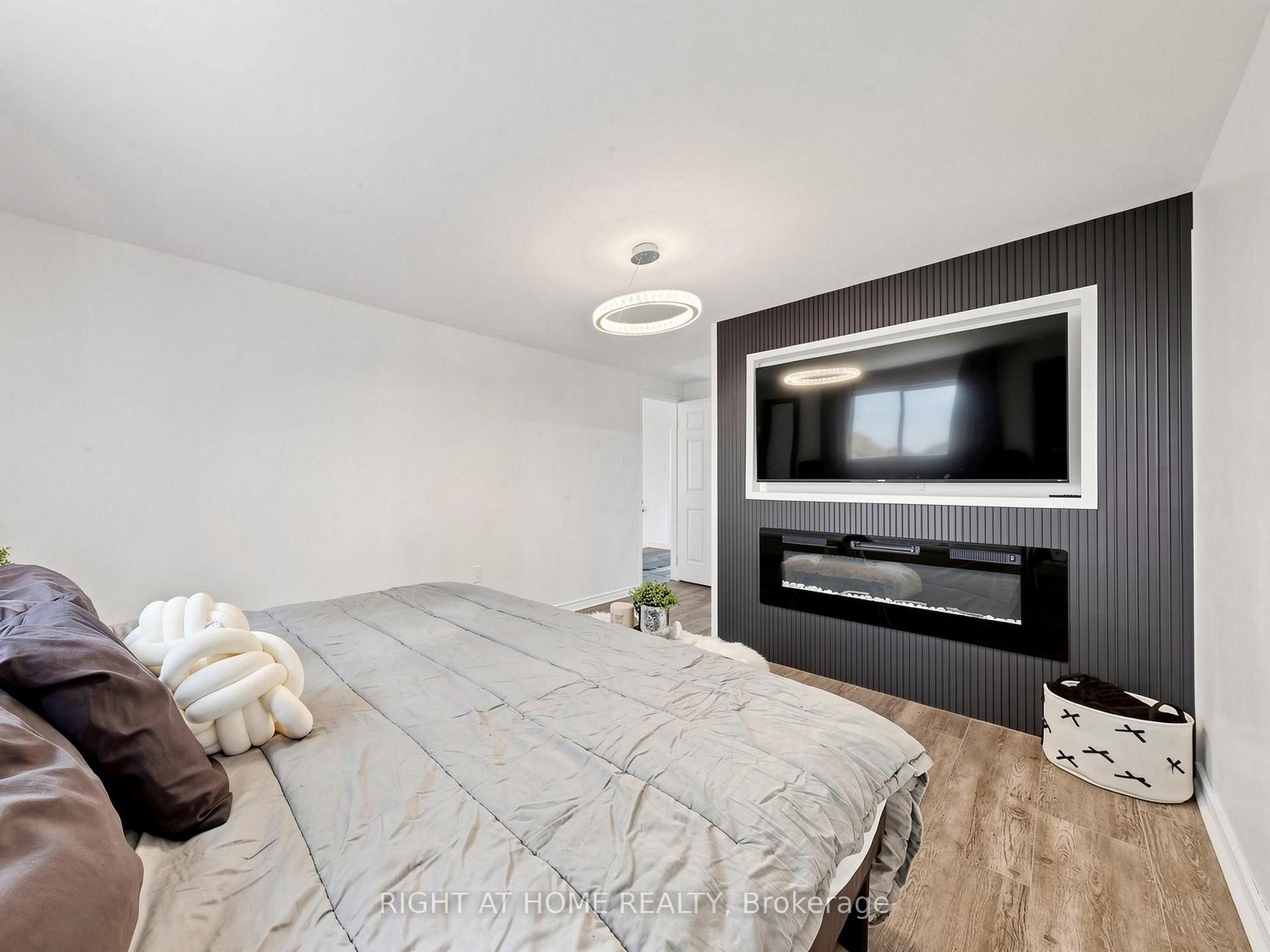 Photo 24 of 207 Hickling Trail, Barrie, Grove East — HOMEH