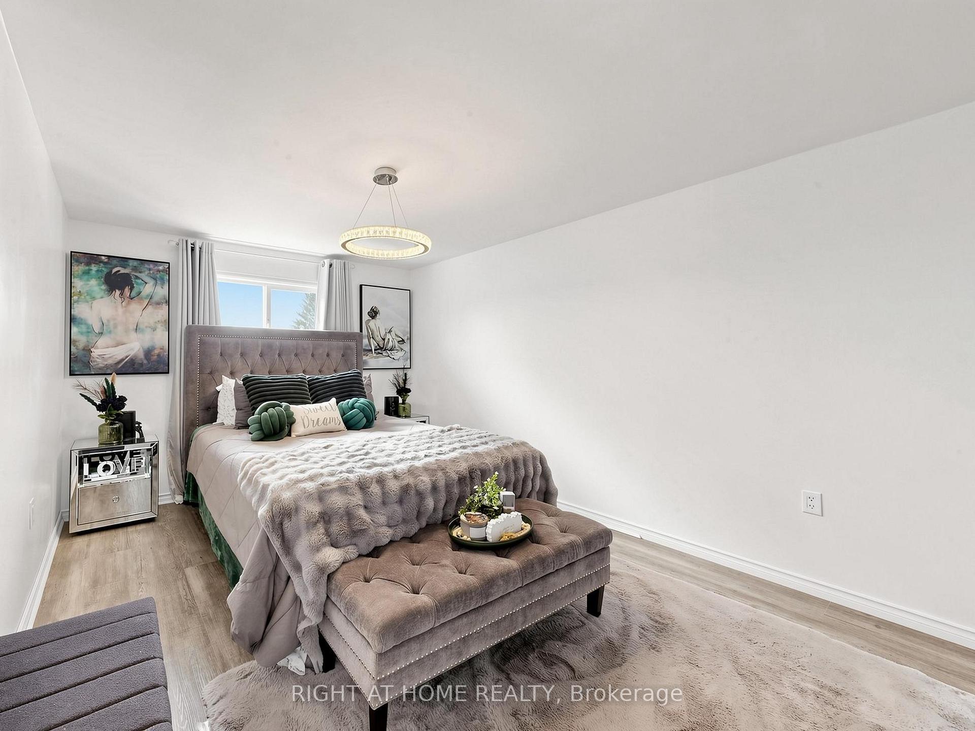 Photo 32 of 207 Hickling Trail, Barrie, Grove East — HOMEH