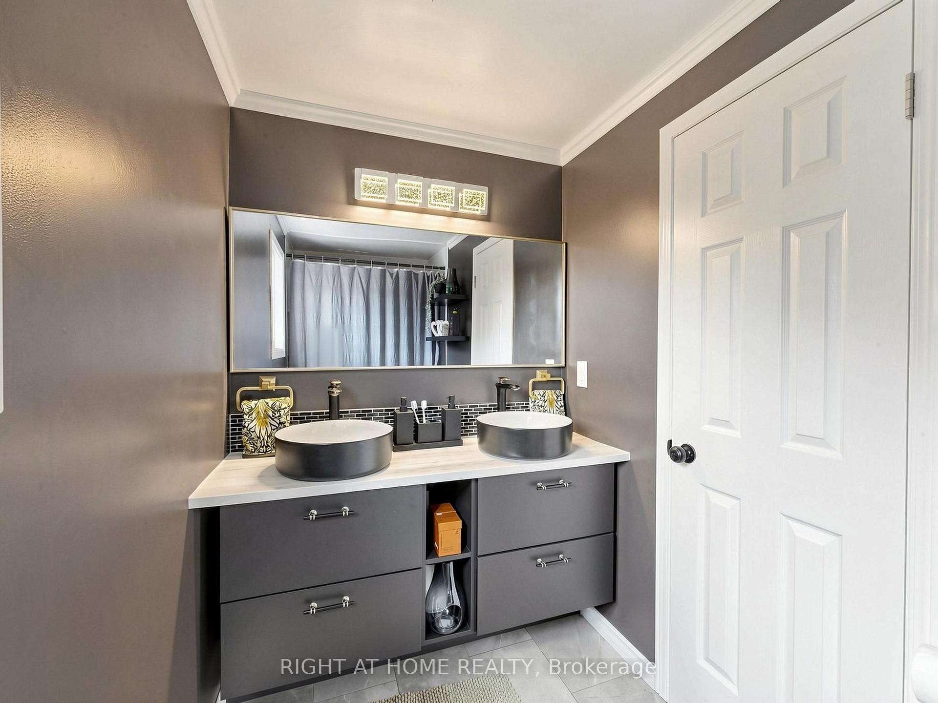 Photo 40 of 207 Hickling Trail, Barrie, Grove East — HOMEH