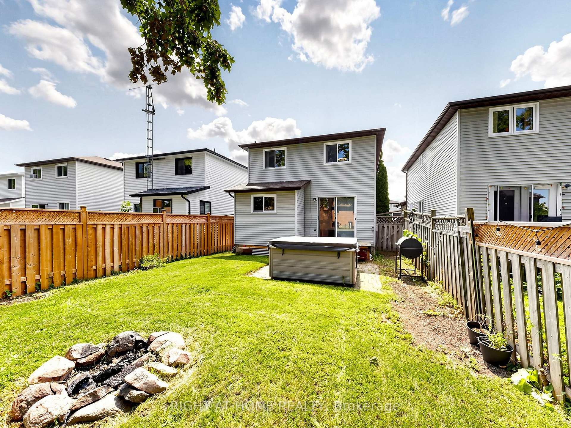 Photo 46 of 207 Hickling Trail, Barrie, Grove East — HOMEH