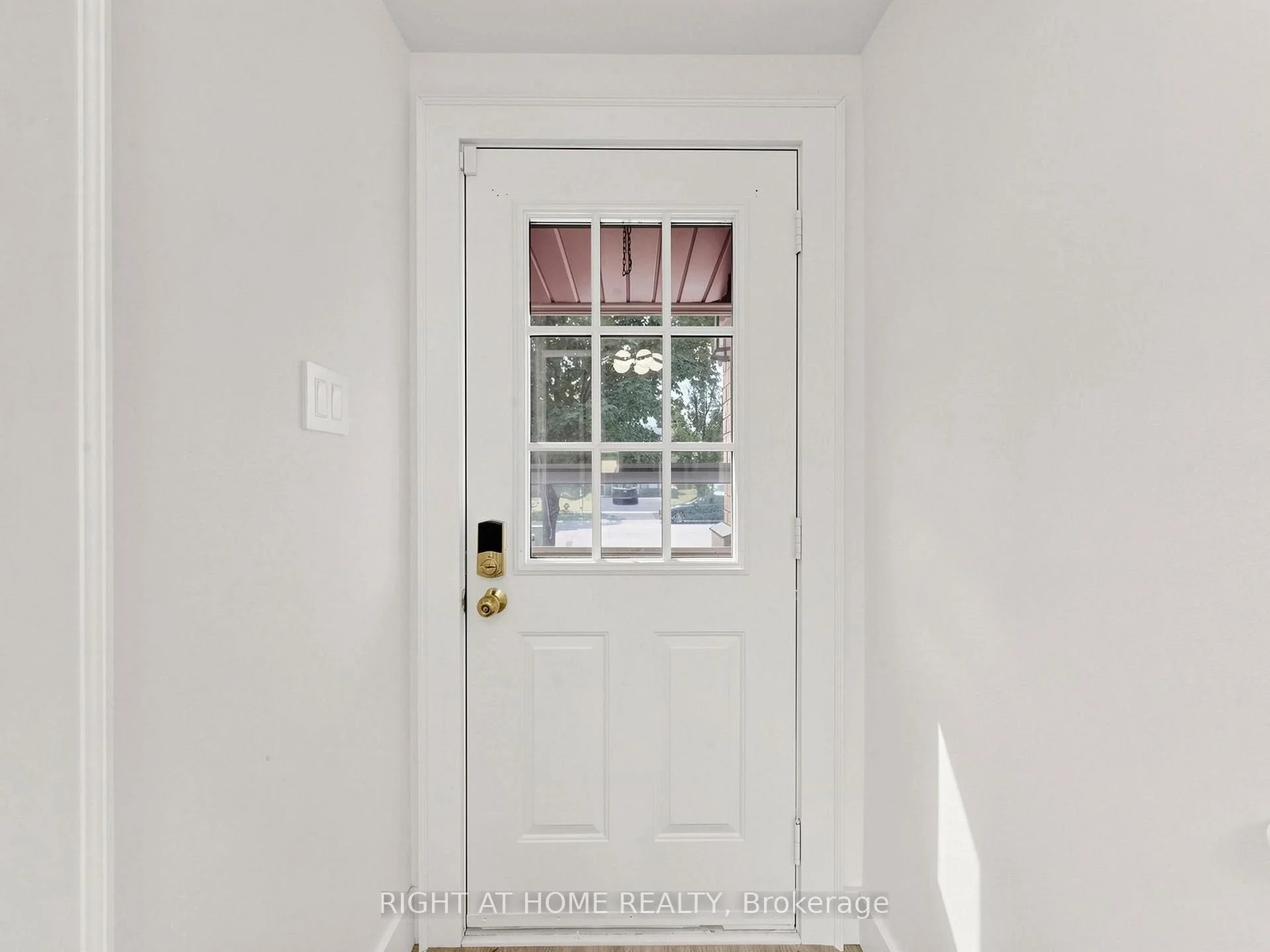 Photo 3 of 207 Hickling Trail, Barrie, Grove East — HOMEH
