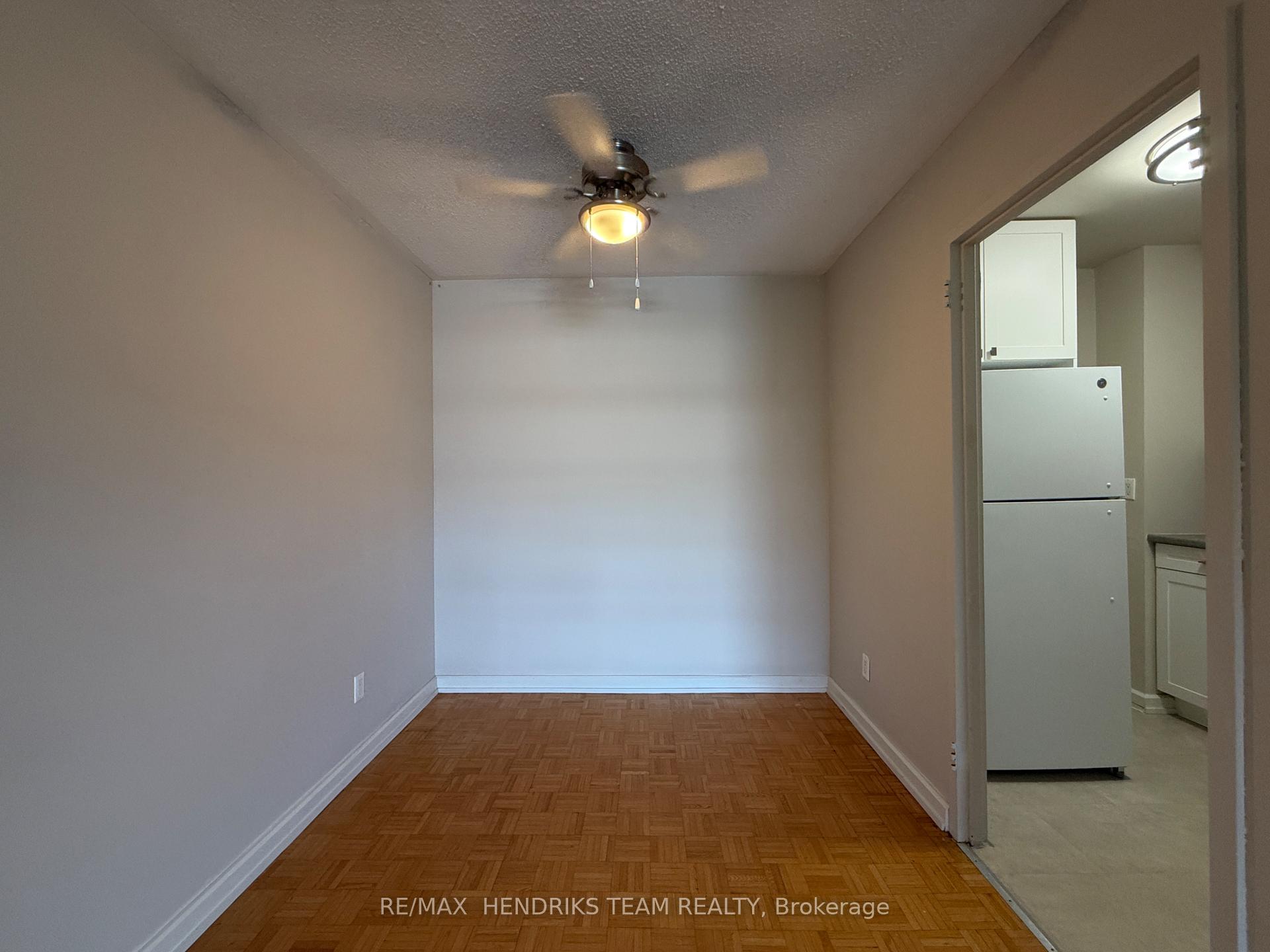 Photo 3 of Unit 402, 33 Leaside Drive, St. Catharines, Carlton/Bunting — HOMEH
