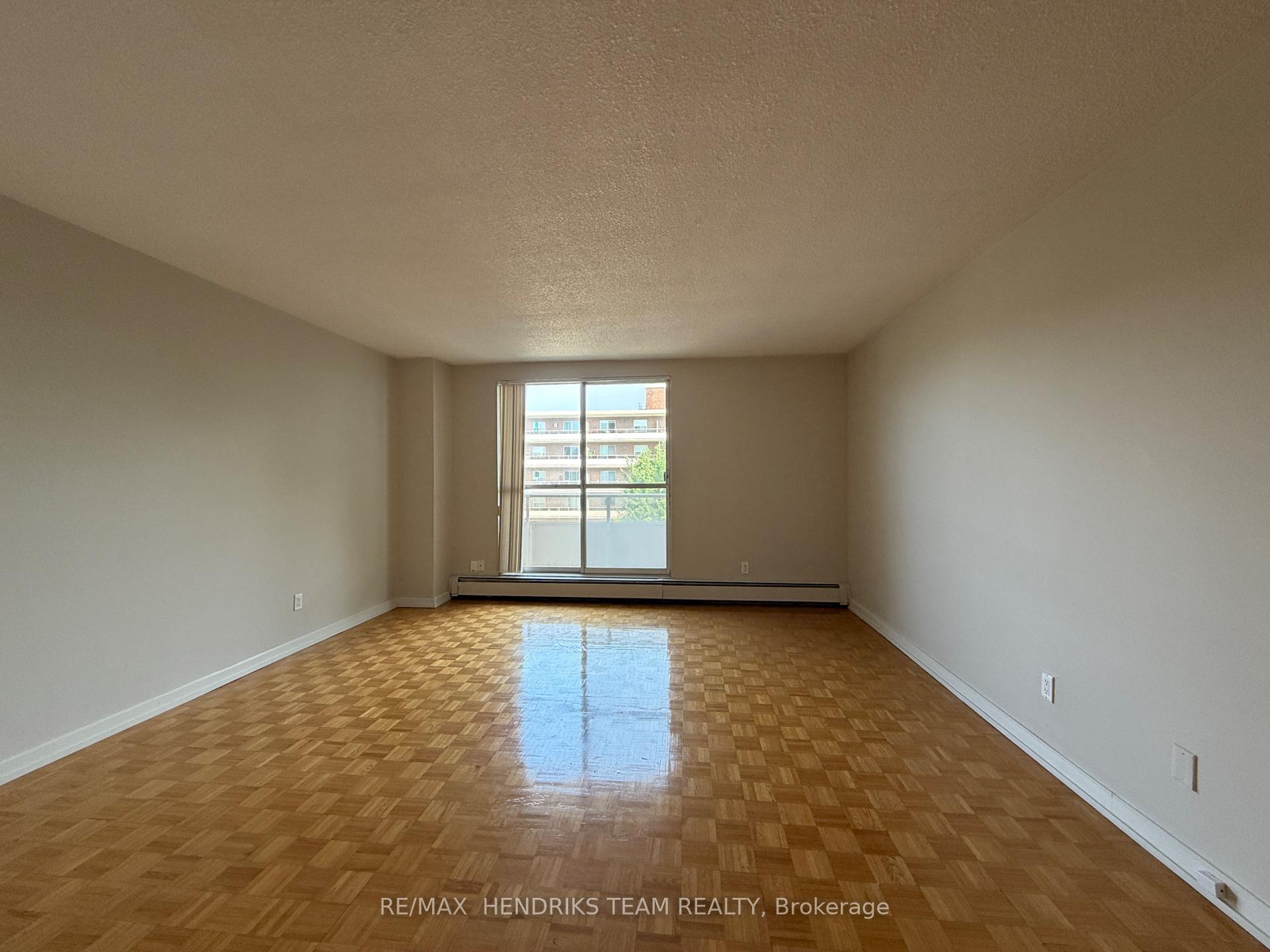 Photo 4 of Unit 402, 33 Leaside Drive, St. Catharines, Carlton/Bunting — HOMEH