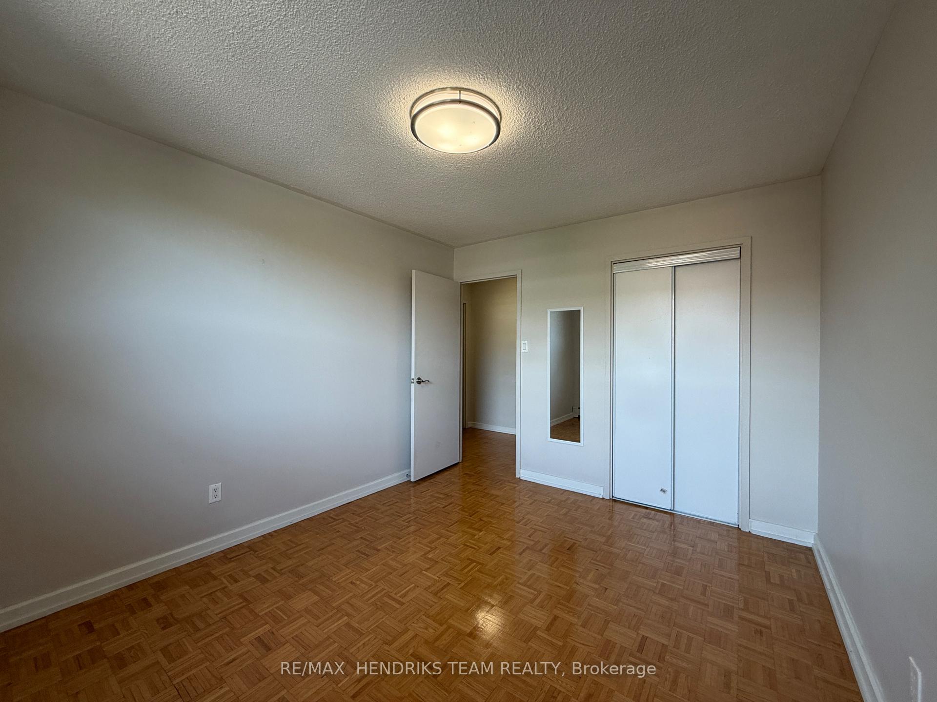 Photo 6 of Unit 402, 33 Leaside Drive, St. Catharines, Carlton/Bunting — HOMEH