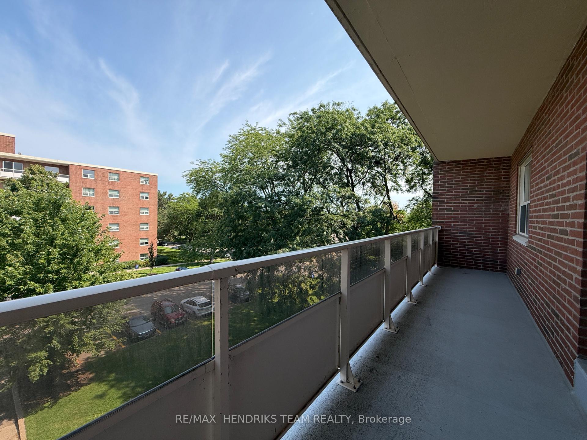 Photo 11 of Unit 402, 33 Leaside Drive, St. Catharines, Carlton/Bunting — HOMEH