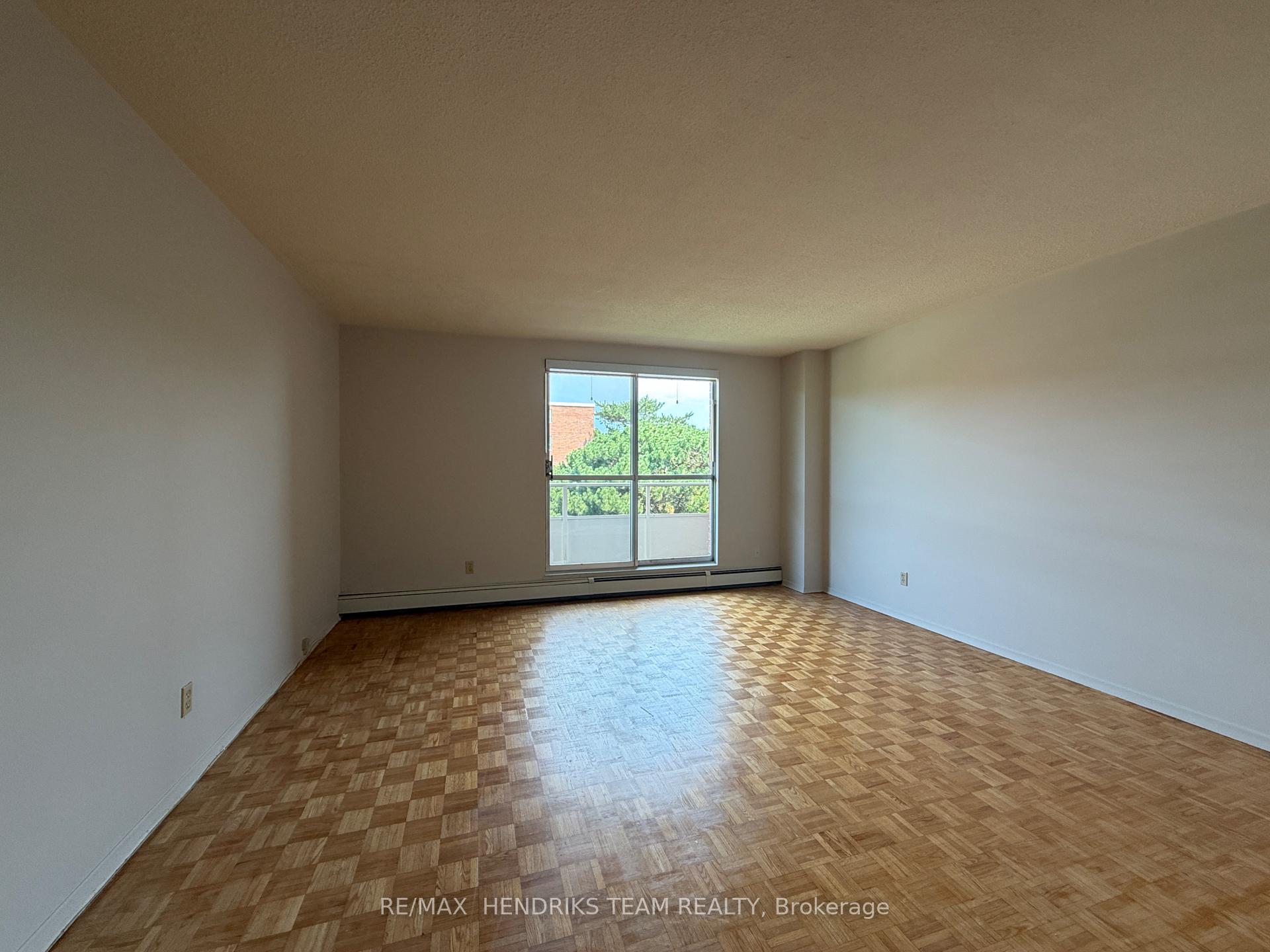Photo 4 of Unit 409, 39 Leaside Drive, St. Catharines, Carlton/Bunting — HOMEH