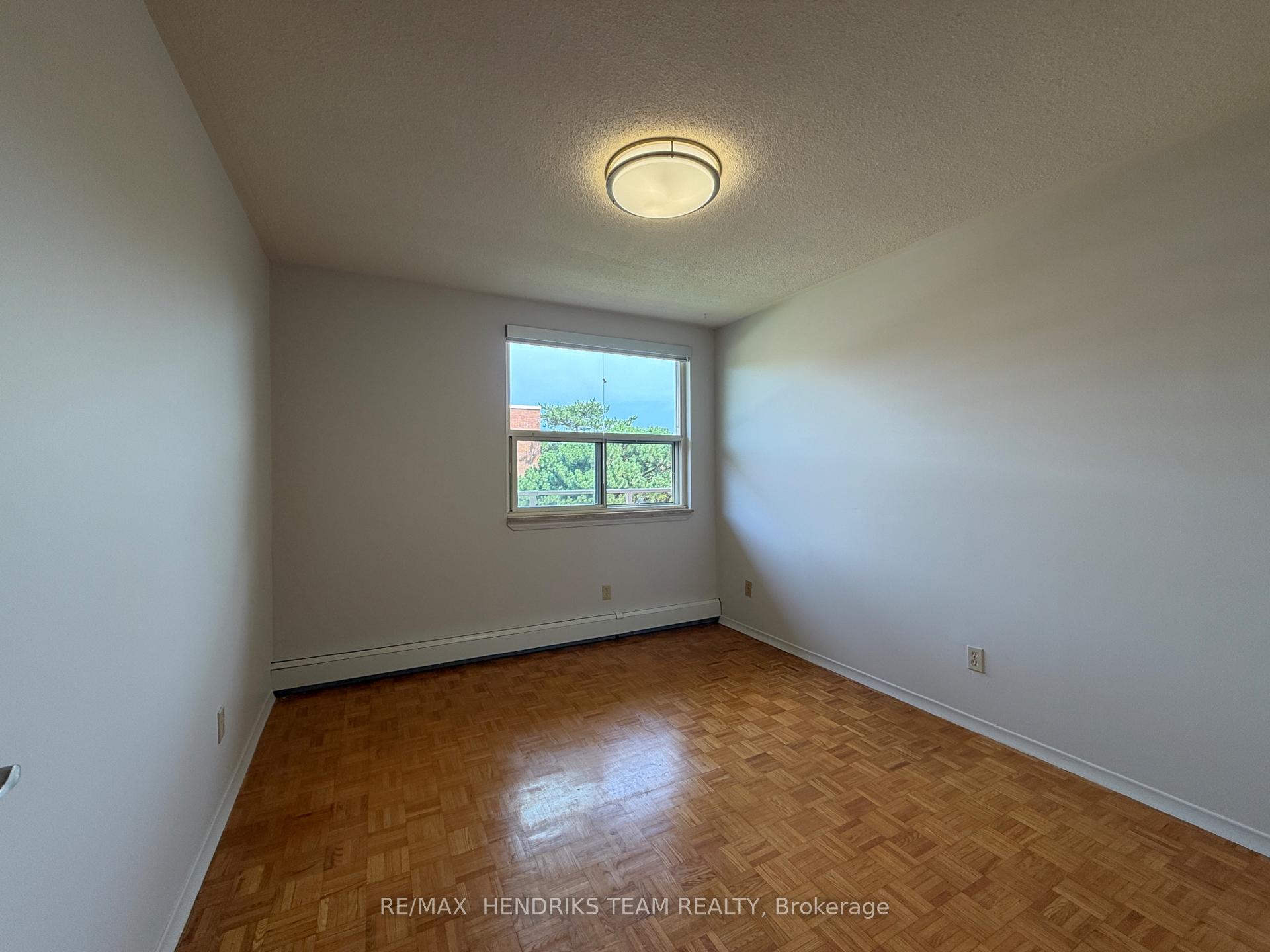 Photo 5 of Unit 409, 39 Leaside Drive, St. Catharines, Carlton/Bunting — HOMEH