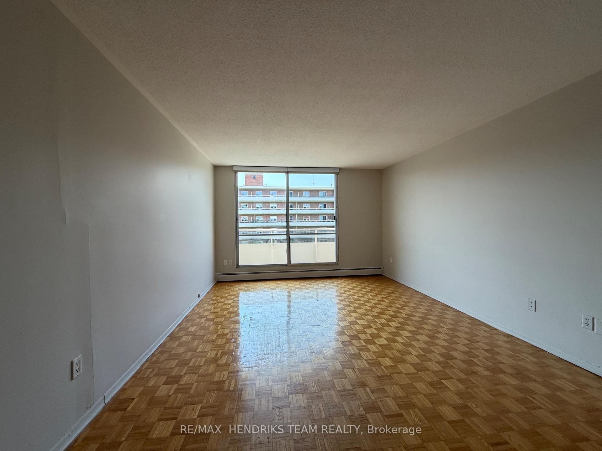 Photo 4 of Unit 403, 49 Leaside Drive, St. Catharines, Carlton/Bunting — HOMEH