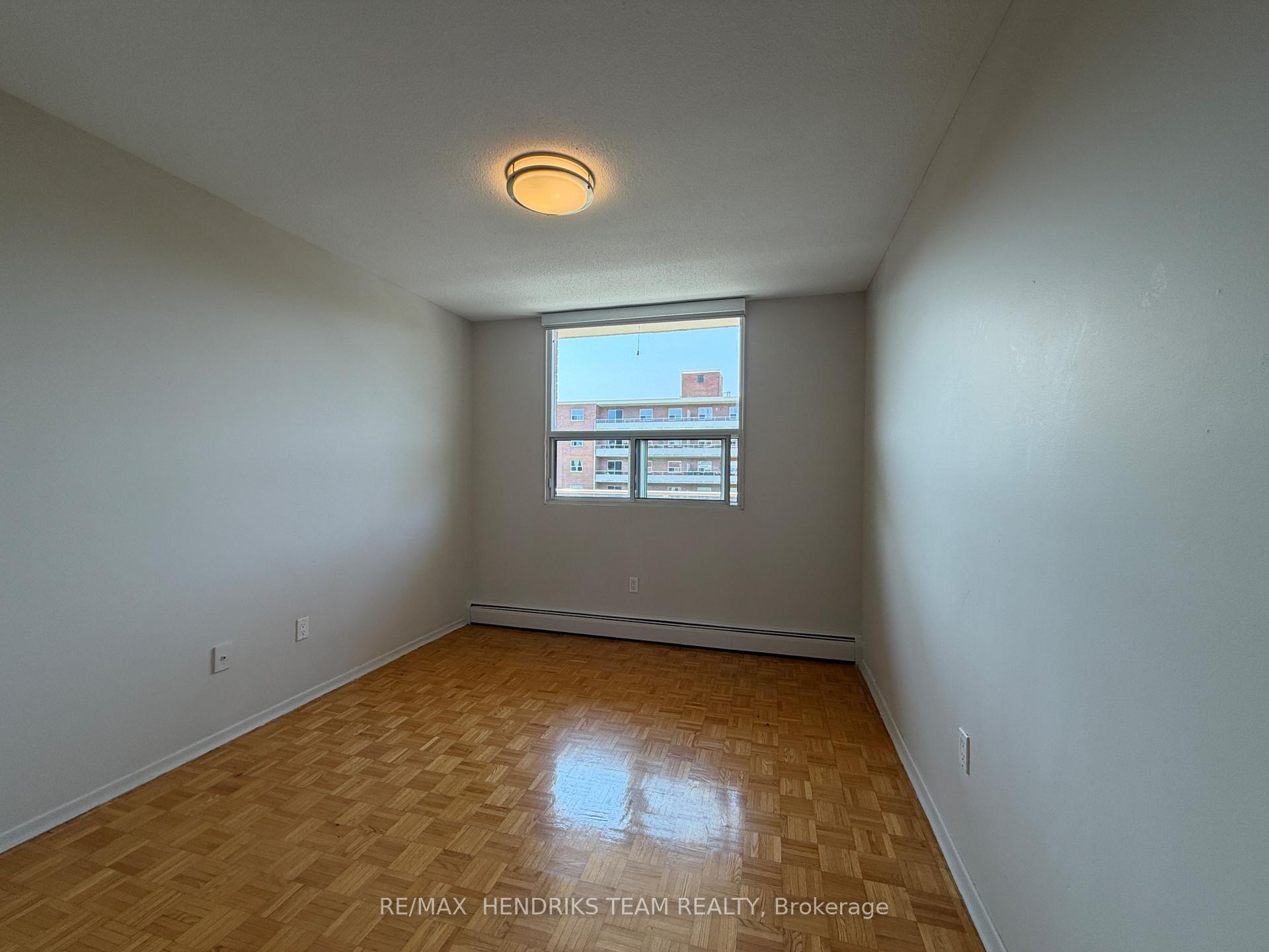 Photo 5 of Unit 403, 49 Leaside Drive, St. Catharines, Carlton/Bunting — HOMEH