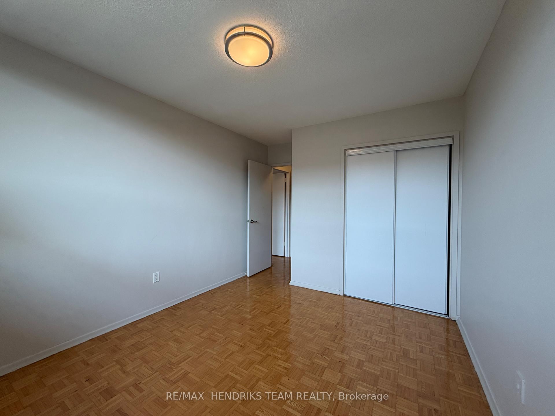 Photo 6 of Unit 403, 49 Leaside Drive, St. Catharines, Carlton/Bunting — HOMEH