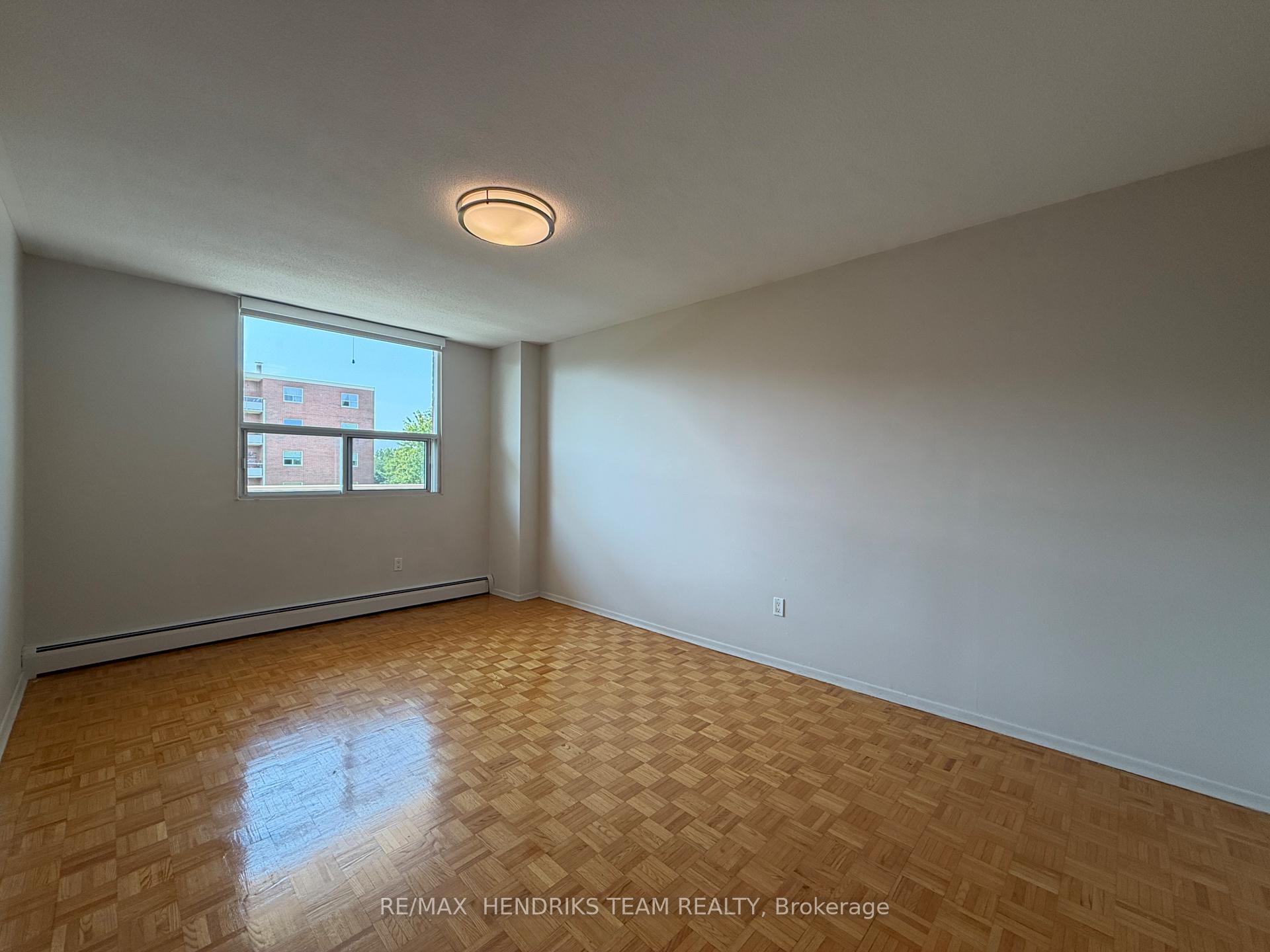 Photo 7 of Unit 403, 49 Leaside Drive, St. Catharines, Carlton/Bunting — HOMEH