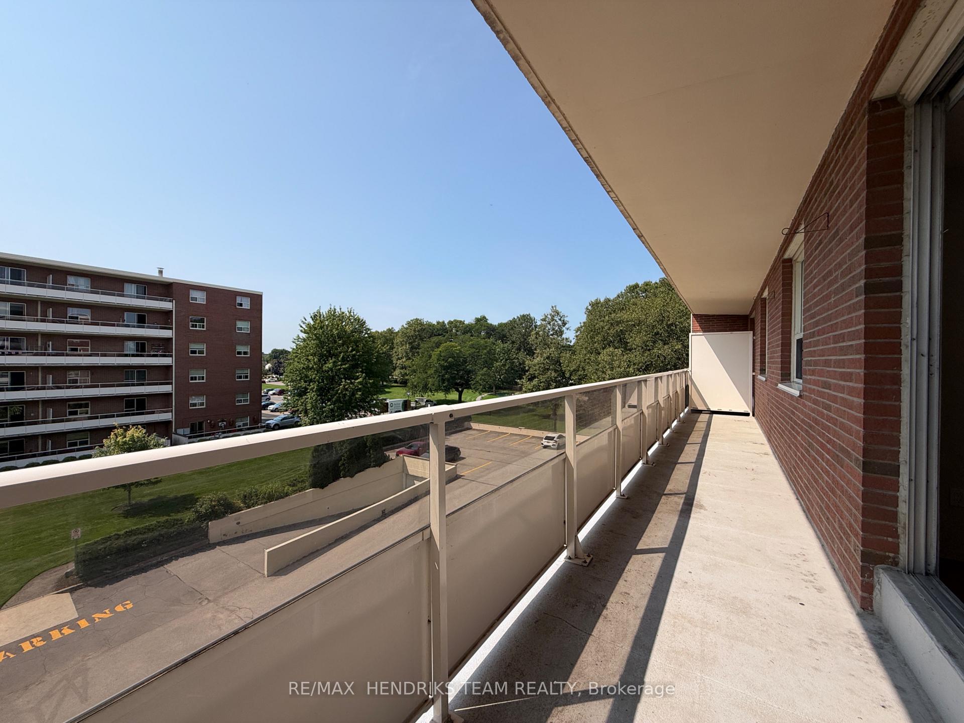 Photo 10 of Unit 403, 49 Leaside Drive, St. Catharines, Carlton/Bunting — HOMEH