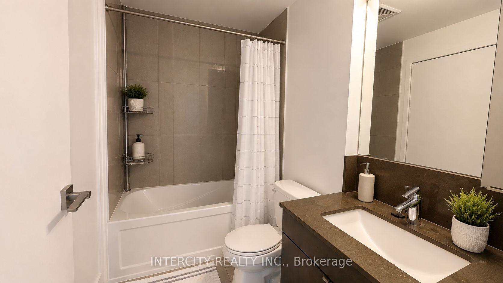 Photo 6 of Unit 3202, 89 Dunfield Avenue, Toronto, Mount Pleasant West — HOMEH