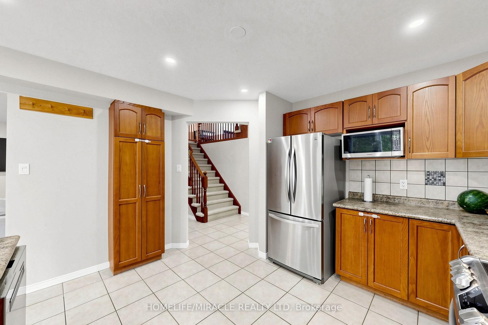 Photo 9 of 378 Mountain Laurel Crescent, Kitchener, Larentian West — HOMEH