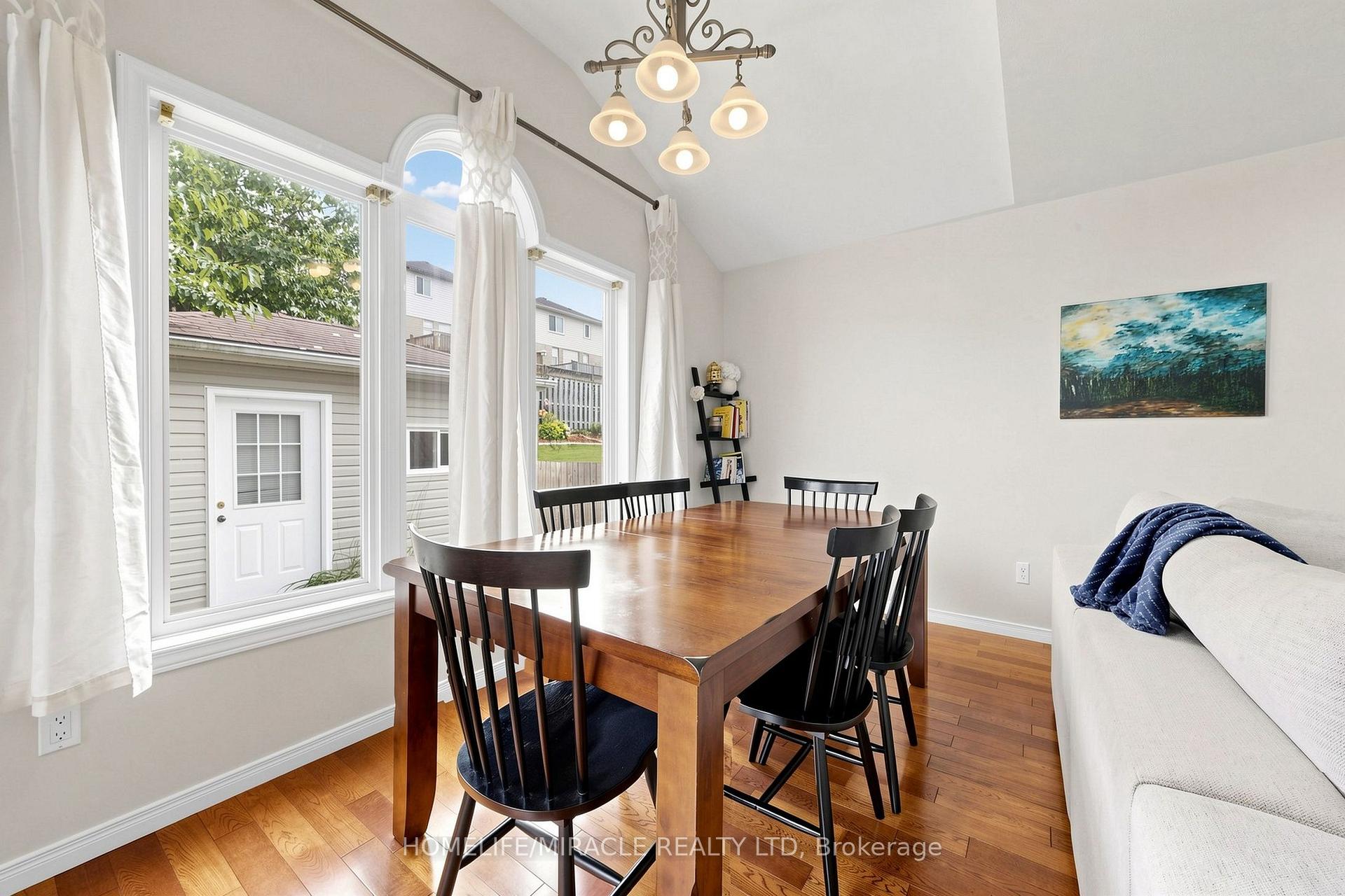 Photo 15 of 378 Mountain Laurel Crescent, Kitchener, Larentian West — HOMEH