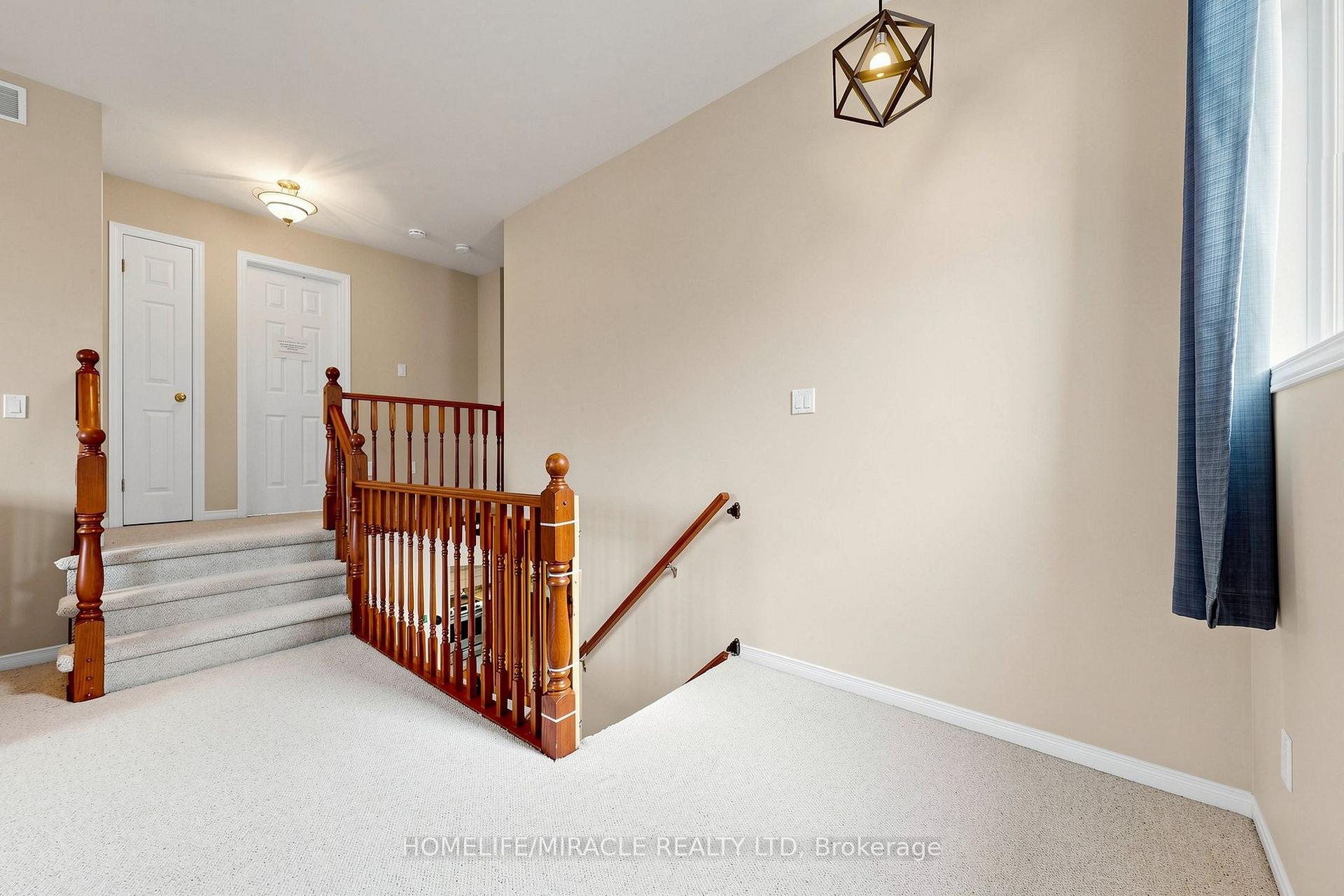Photo 18 of 378 Mountain Laurel Crescent, Kitchener, Larentian West — HOMEH