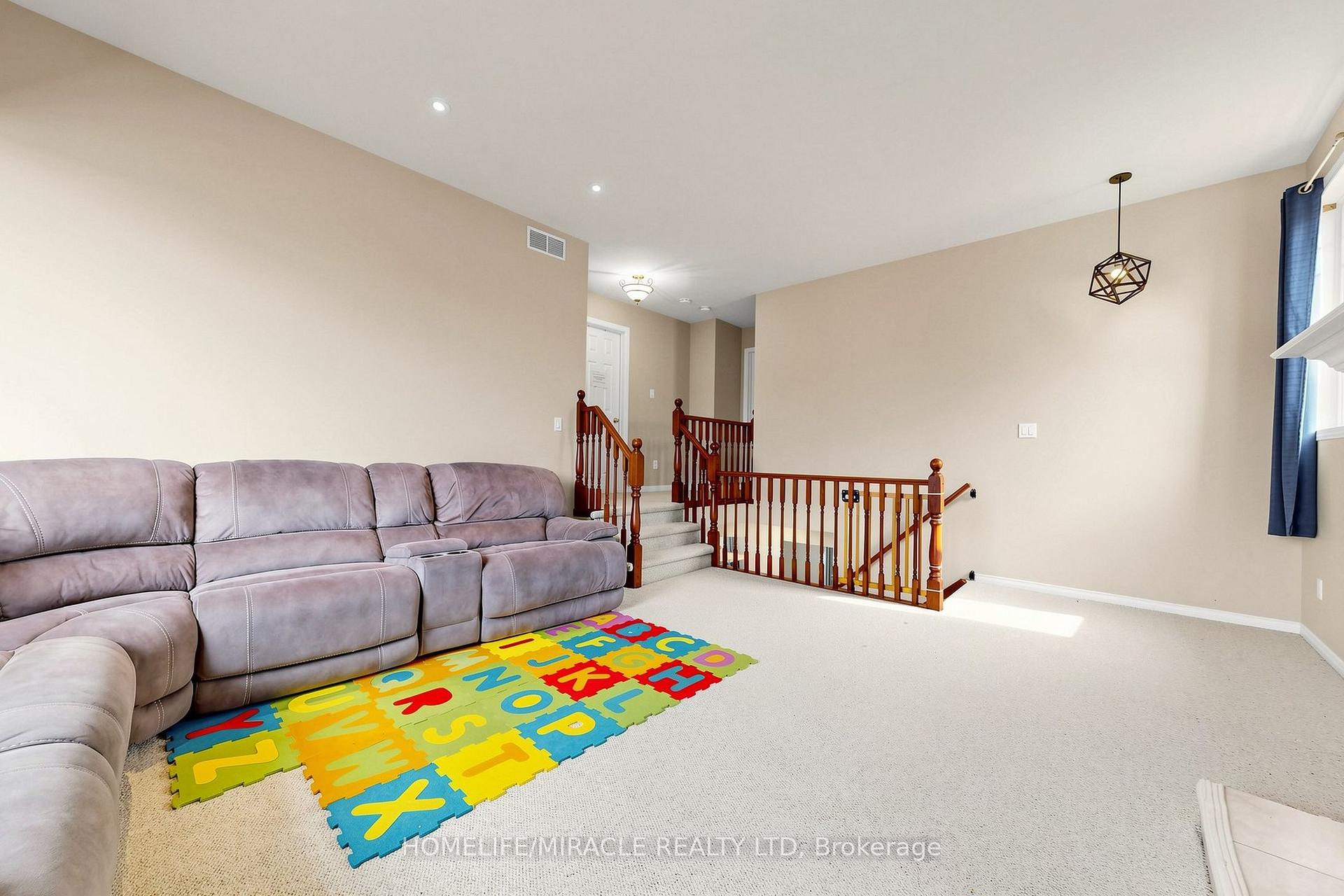 Photo 20 of 378 Mountain Laurel Crescent, Kitchener, Larentian West — HOMEH