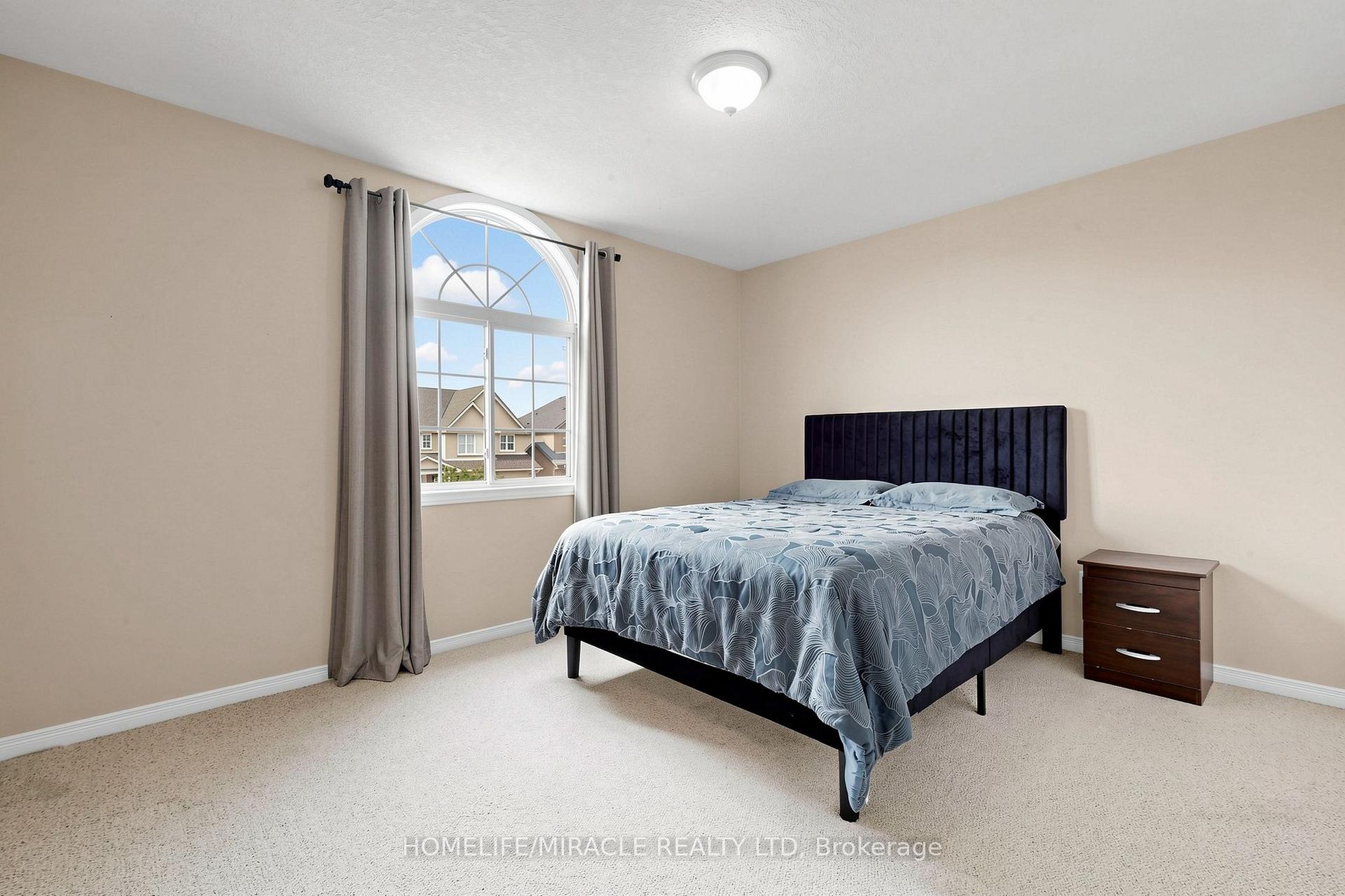 Photo 31 of 378 Mountain Laurel Crescent, Kitchener, Larentian West — HOMEH