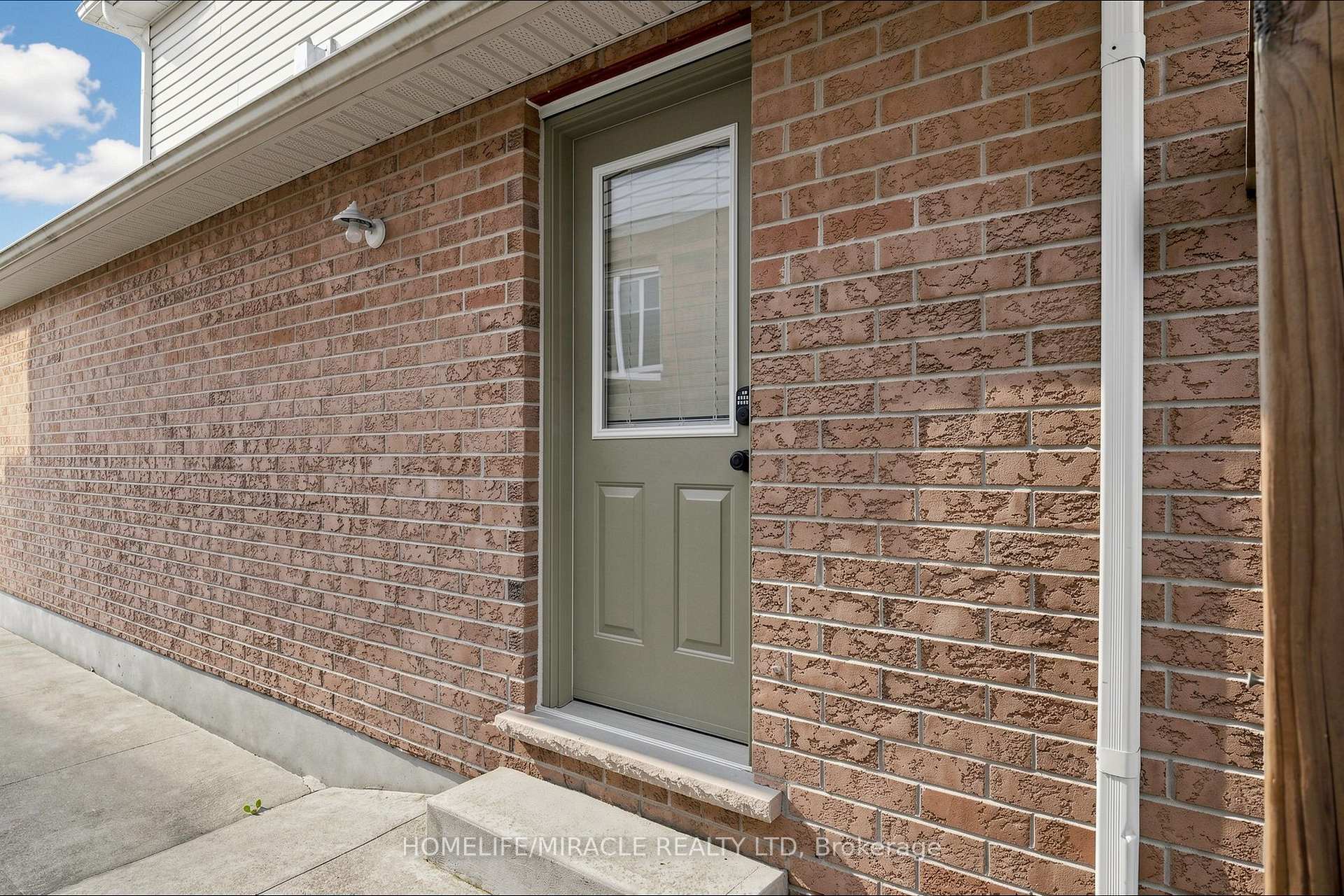 Photo 48 of 378 Mountain Laurel Crescent, Kitchener, Larentian West — HOMEH
