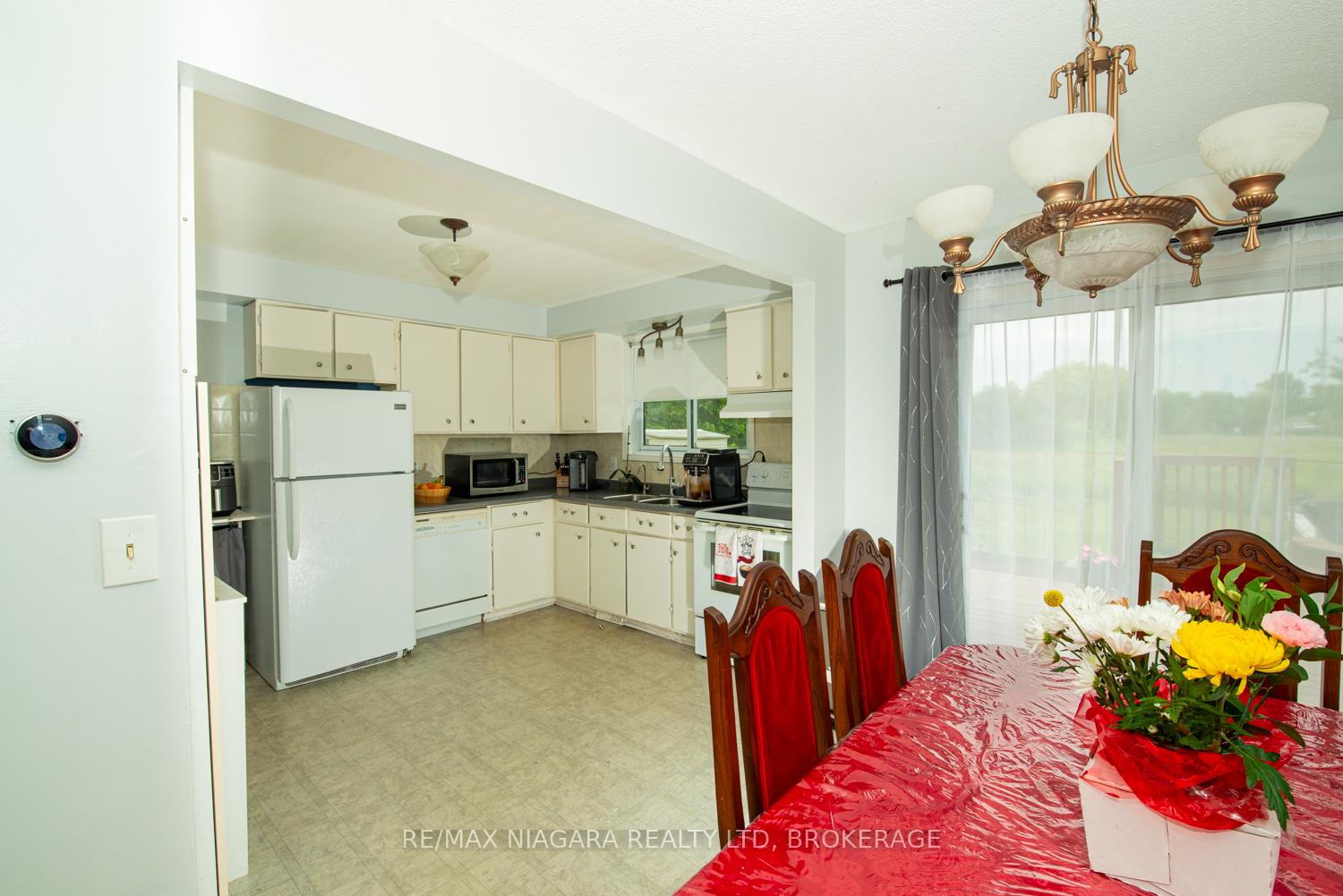 Photo 4 of 47 Elmvale Crescent, Port Colborne, Main Street — HOMEH