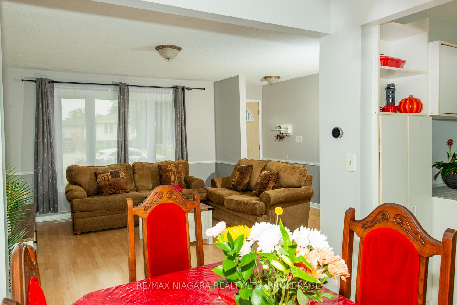 Photo 8 of 47 Elmvale Crescent, Port Colborne, Main Street — HOMEH