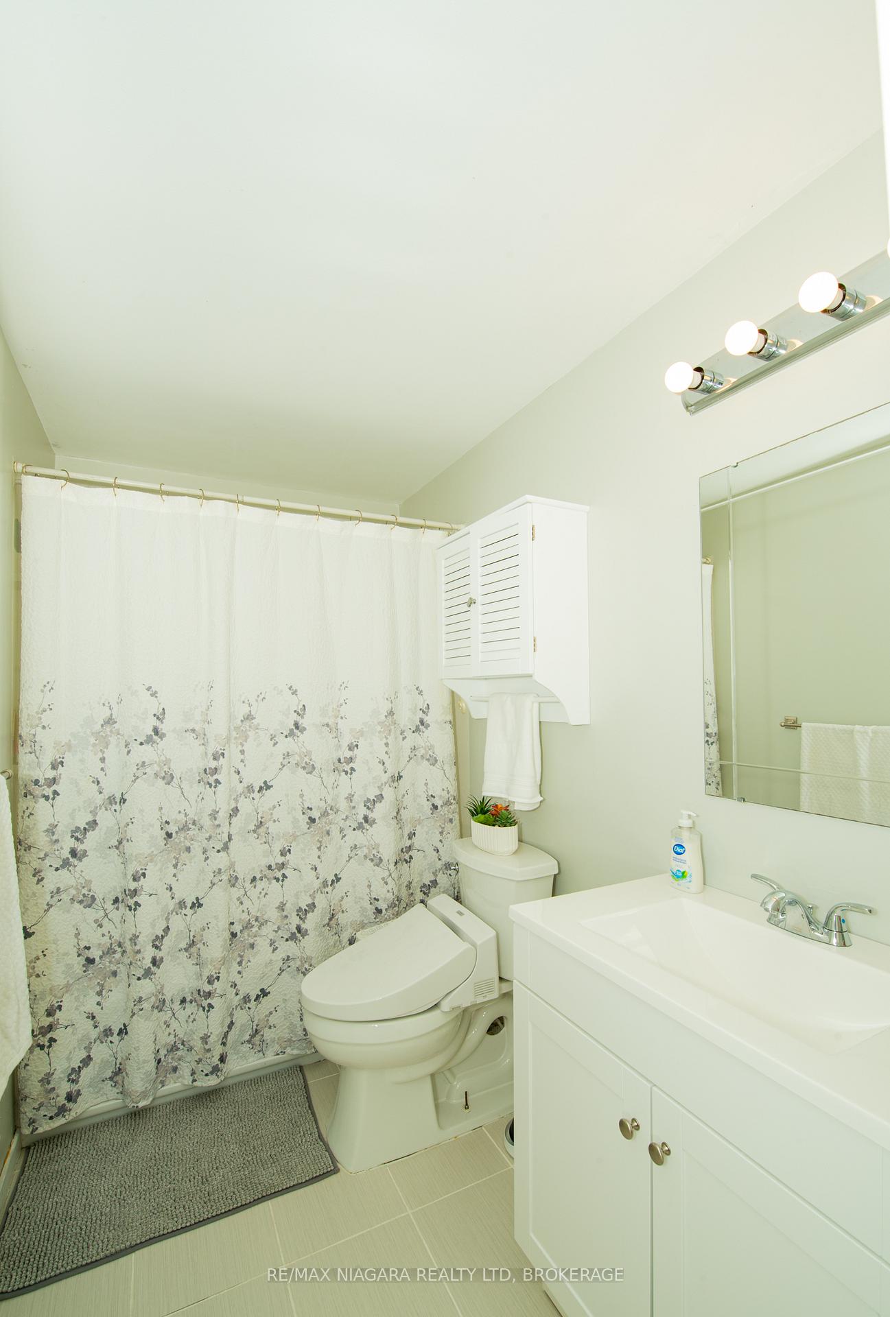 Photo 13 of 47 Elmvale Crescent, Port Colborne, Main Street — HOMEH