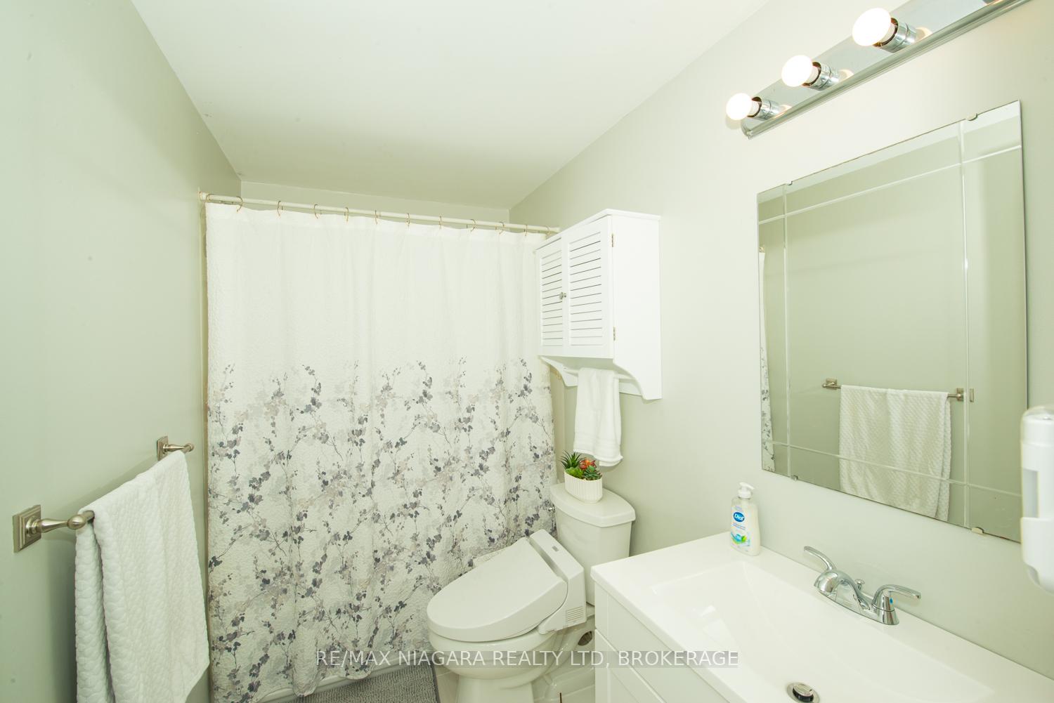 Photo 14 of 47 Elmvale Crescent, Port Colborne, Main Street — HOMEH