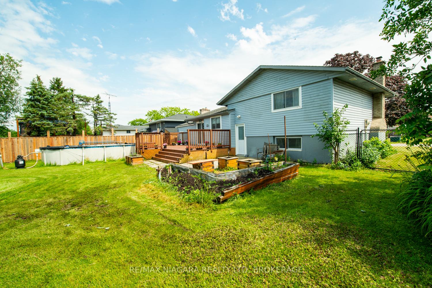 Photo 17 of 47 Elmvale Crescent, Port Colborne, Main Street — HOMEH